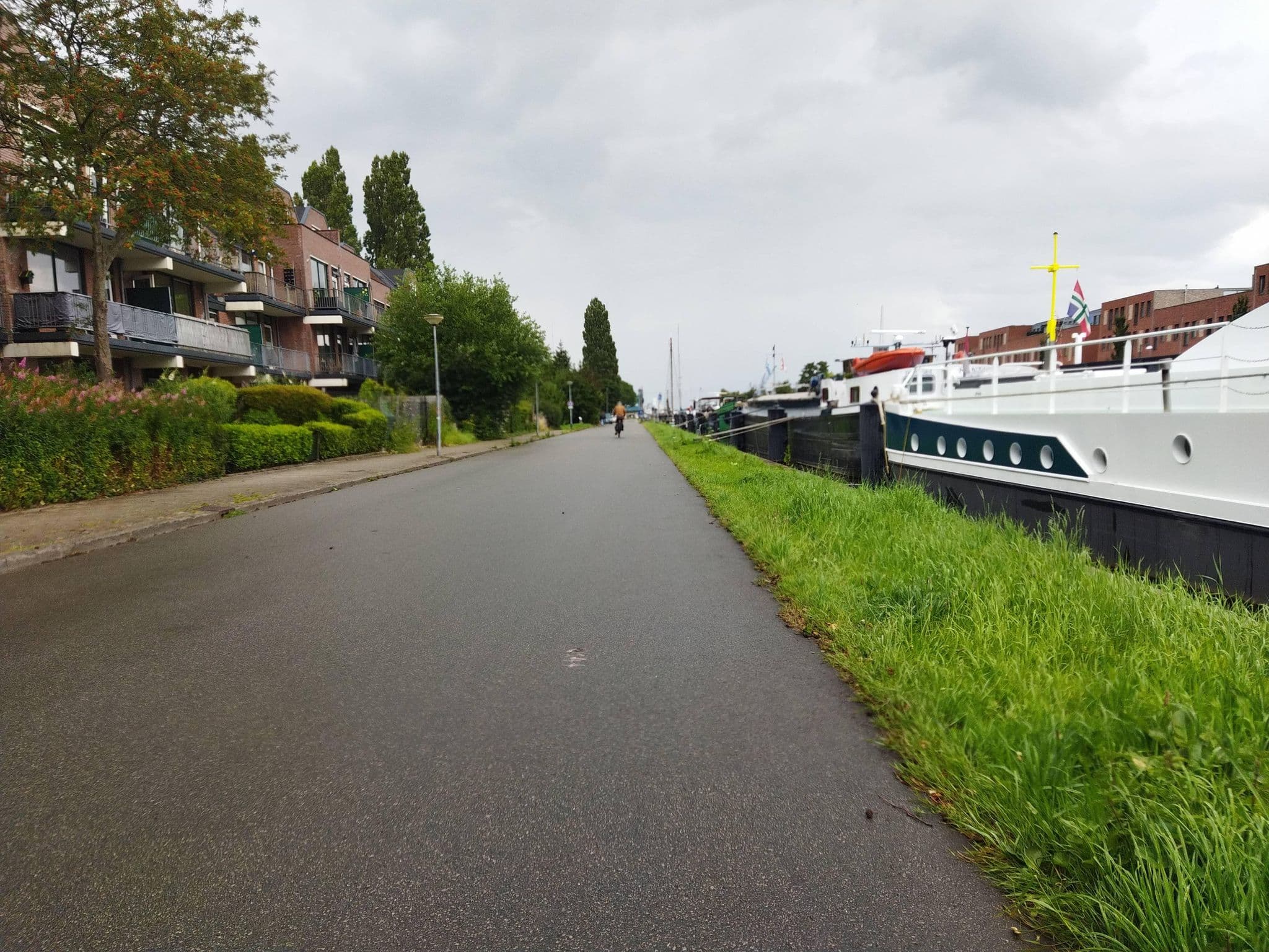 Street view near MS Swiss Saphire, Oosterpark — © changchun1 (CC BY-SA · Mapillary)
