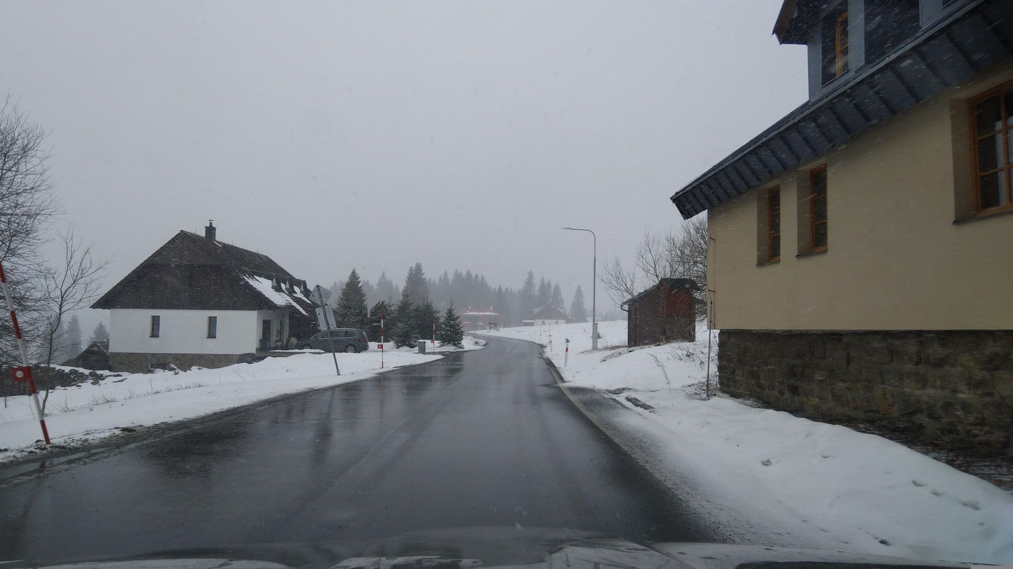 Street view near EA Apartmány Na Filipce, Kašperské Hory — © vwv (CC BY-SA · Mapillary)