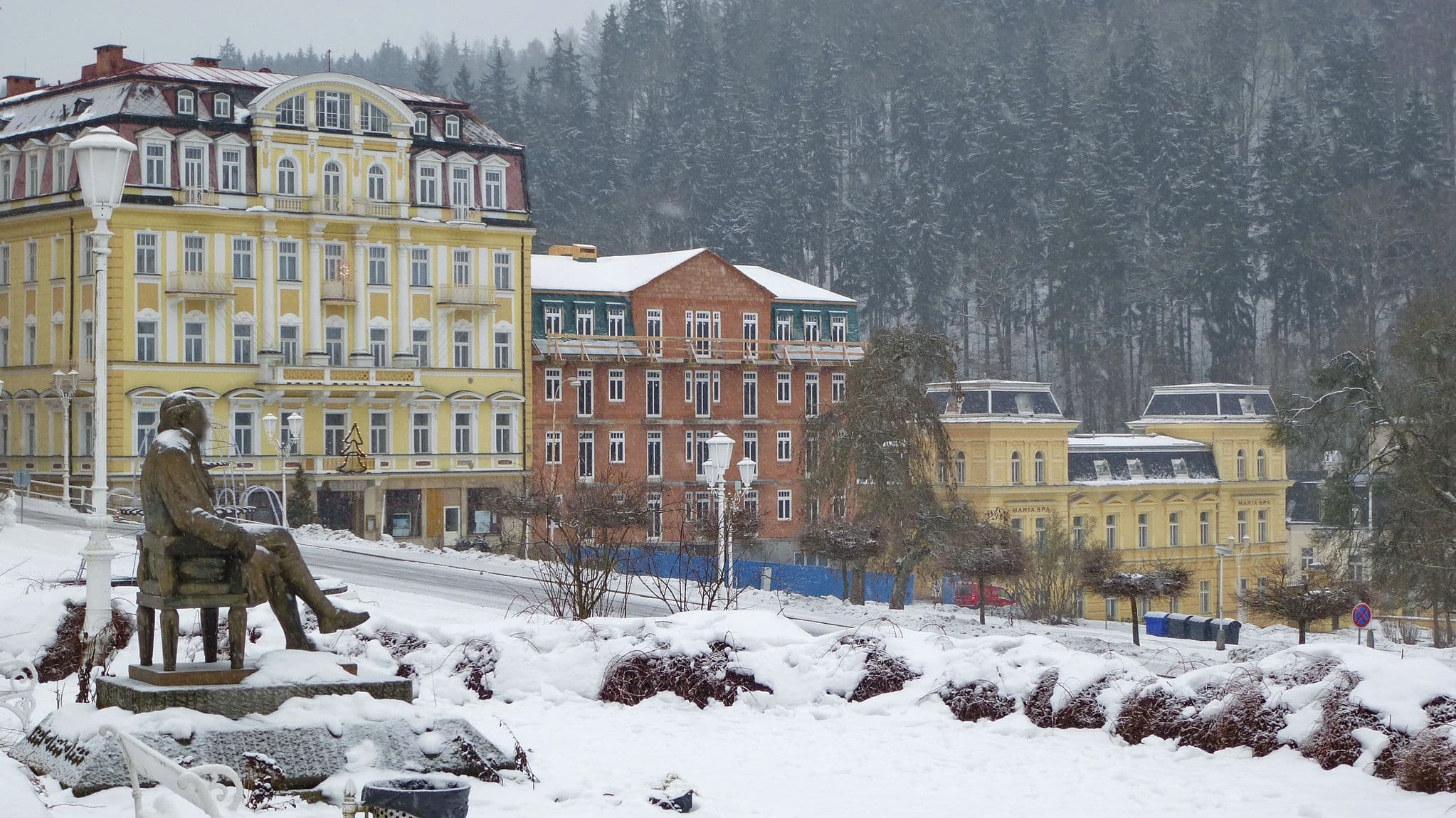 Street view near Hotel Paris, Mariánské Lázně — © akovt (CC BY-SA · Mapillary)