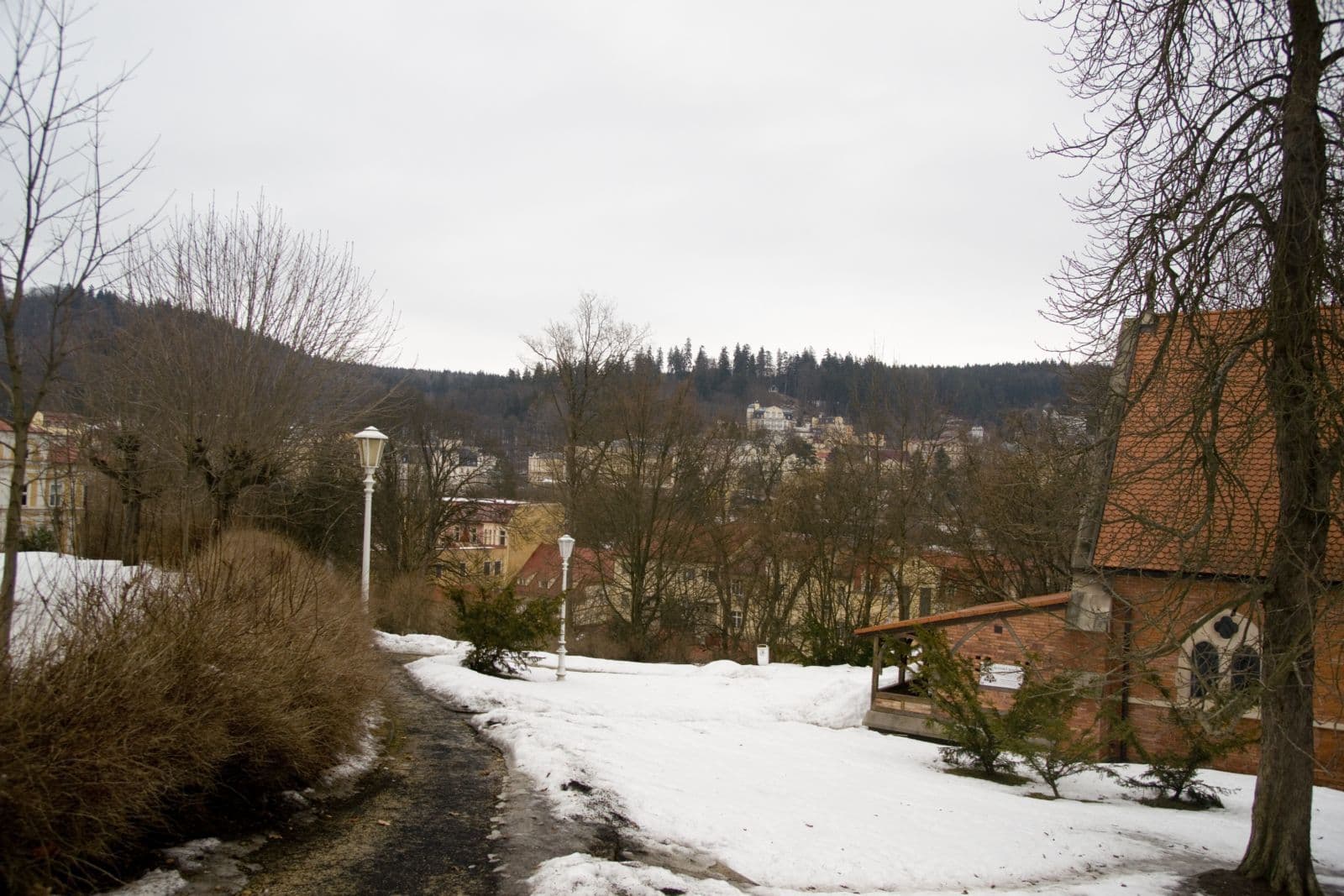 Street view near Pokoj Neřesti Č. 374 At Hotel Fontana, Mariánské Lázně — © txllxt (CC BY-SA · Mapillary)