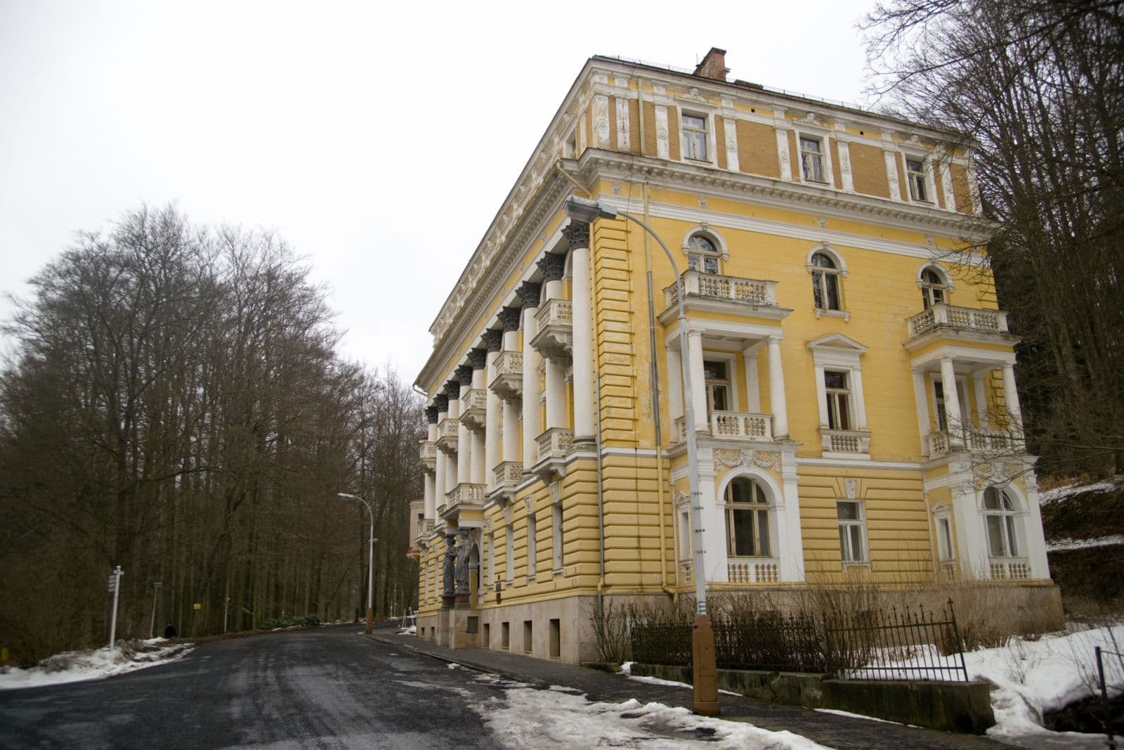 Street view near Grand Hotel Salav, Mariánské Lázně — © txllxt (CC BY-SA · Mapillary)