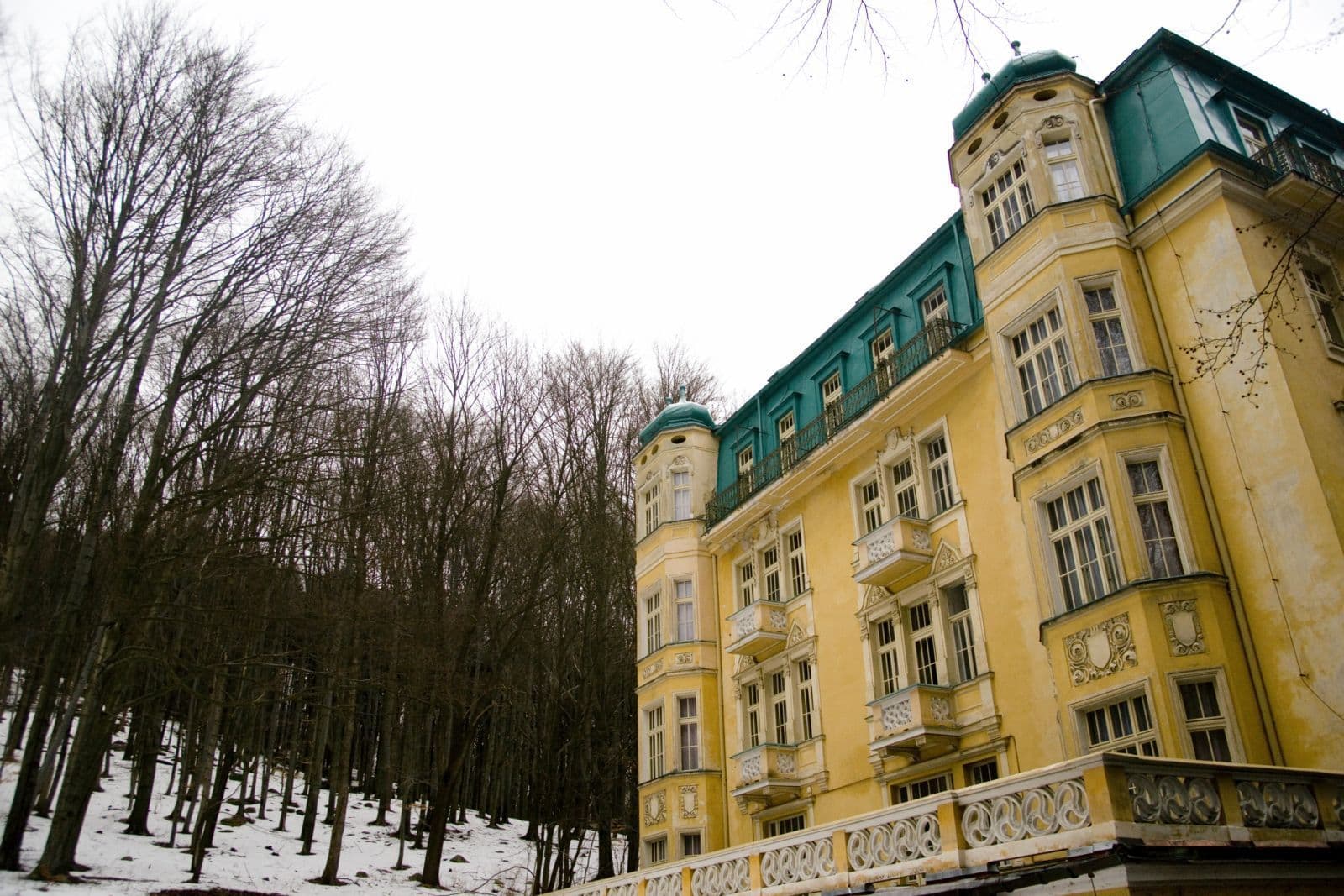 Street view near Villa Savoy Spa Park Hotel, Mariánské Lázně — © txllxt (CC BY-SA · Mapillary)