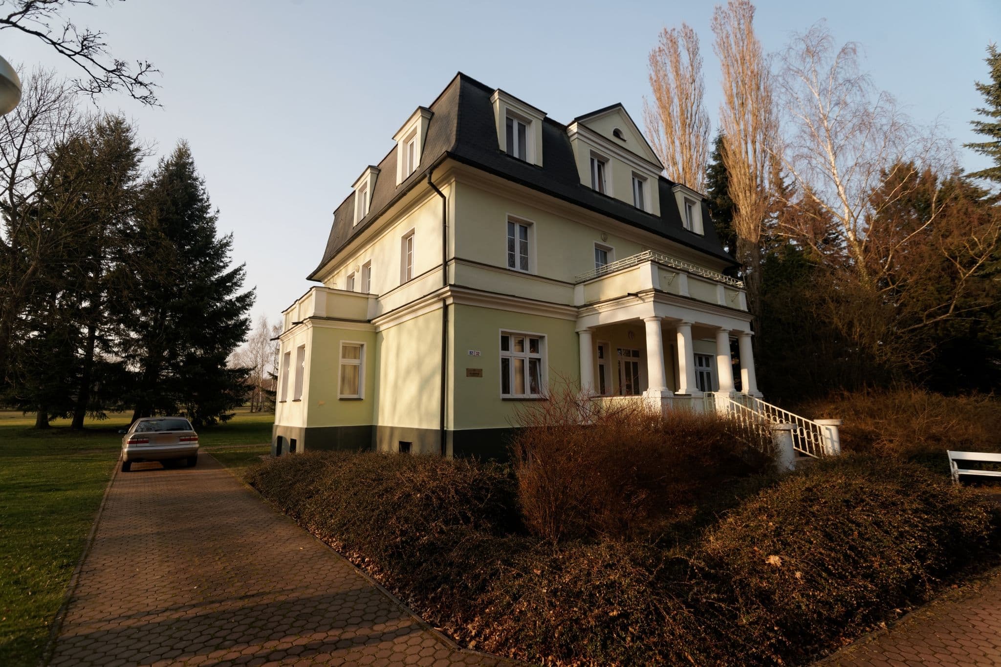 Street view near Lázeňský penzion Purkyně, Černošín — © txllxt (CC BY-SA · Mapillary)