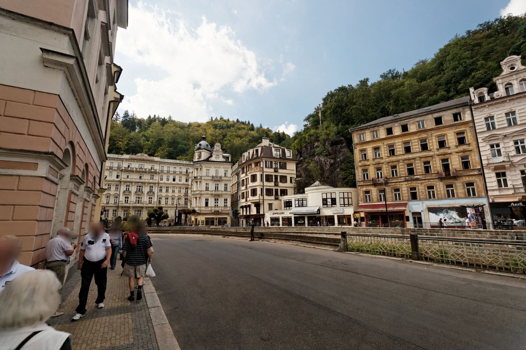 Street view near Aristokraty Hotely, Karlovy Vary — © txllxt (CC BY-SA · Mapillary)