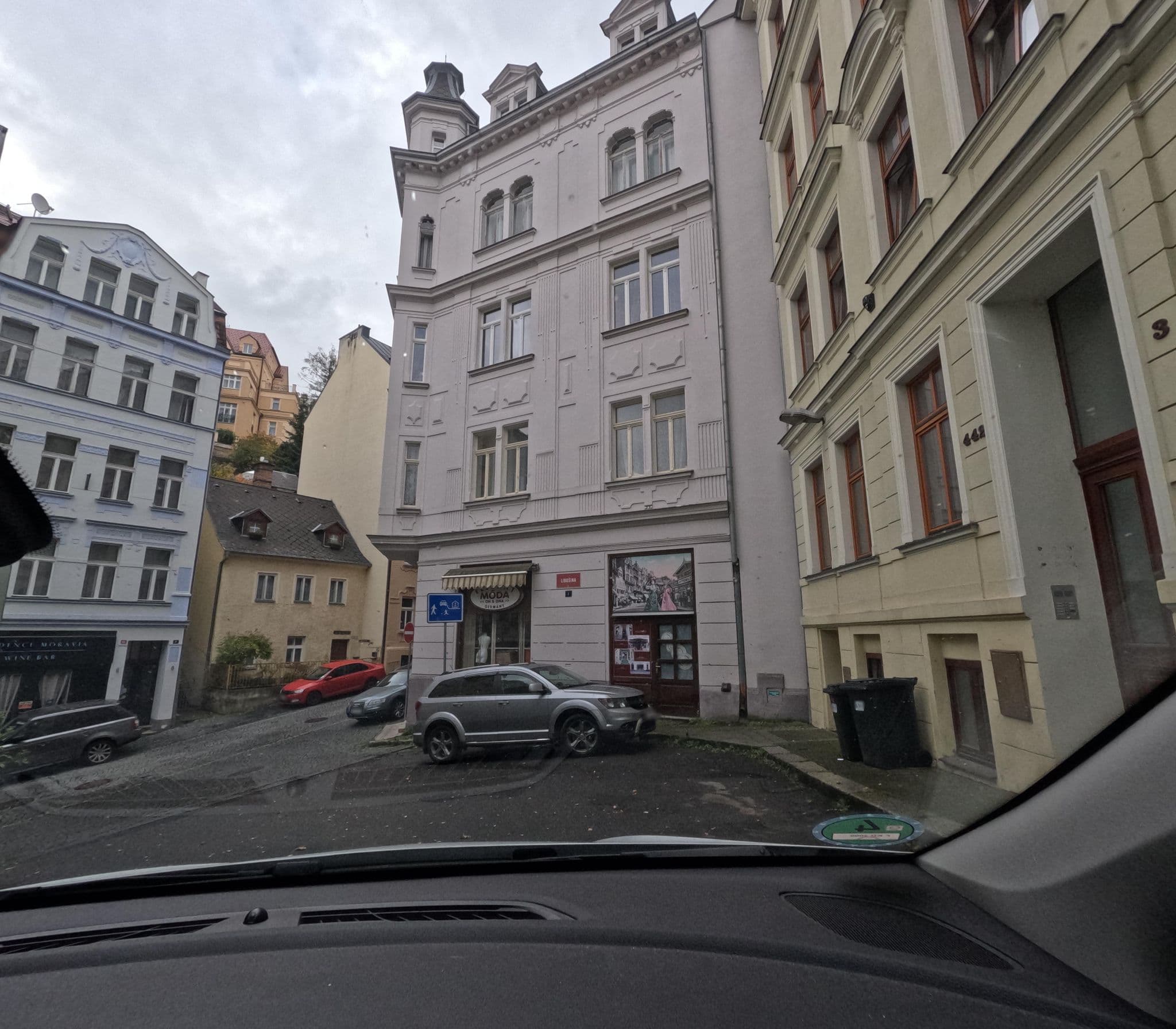 Street view near Hotel President, Karlovy Vary — © chuck (CC BY-SA · Mapillary)