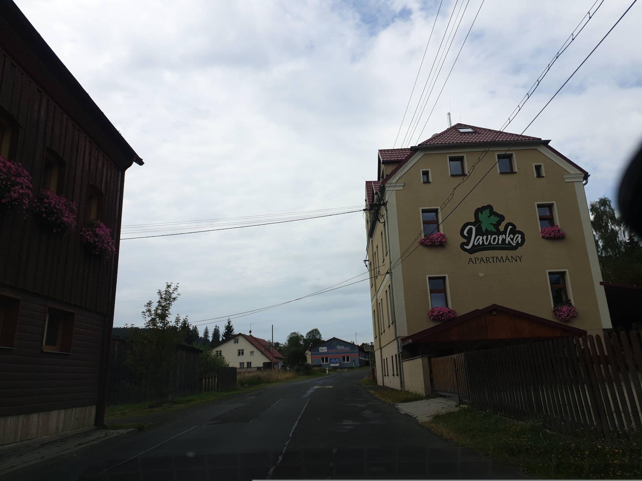 Street view near Mountain Lodge Javorka, Abertamy — © canislupus (CC BY-SA · Mapillary)