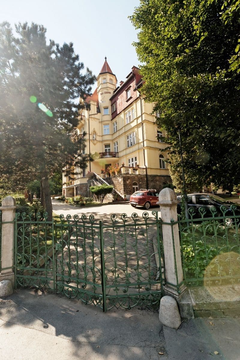 Street view near 4-й Этаж Савой, Karlovy Vary — © txllxt (CC BY-SA · Mapillary)