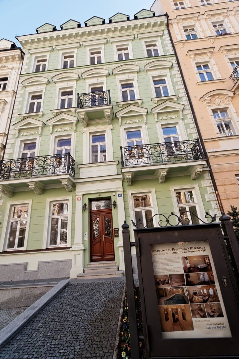 Street view near Apartmány Prémium, Karlovy Vary — © txllxt (CC BY-SA · Mapillary)