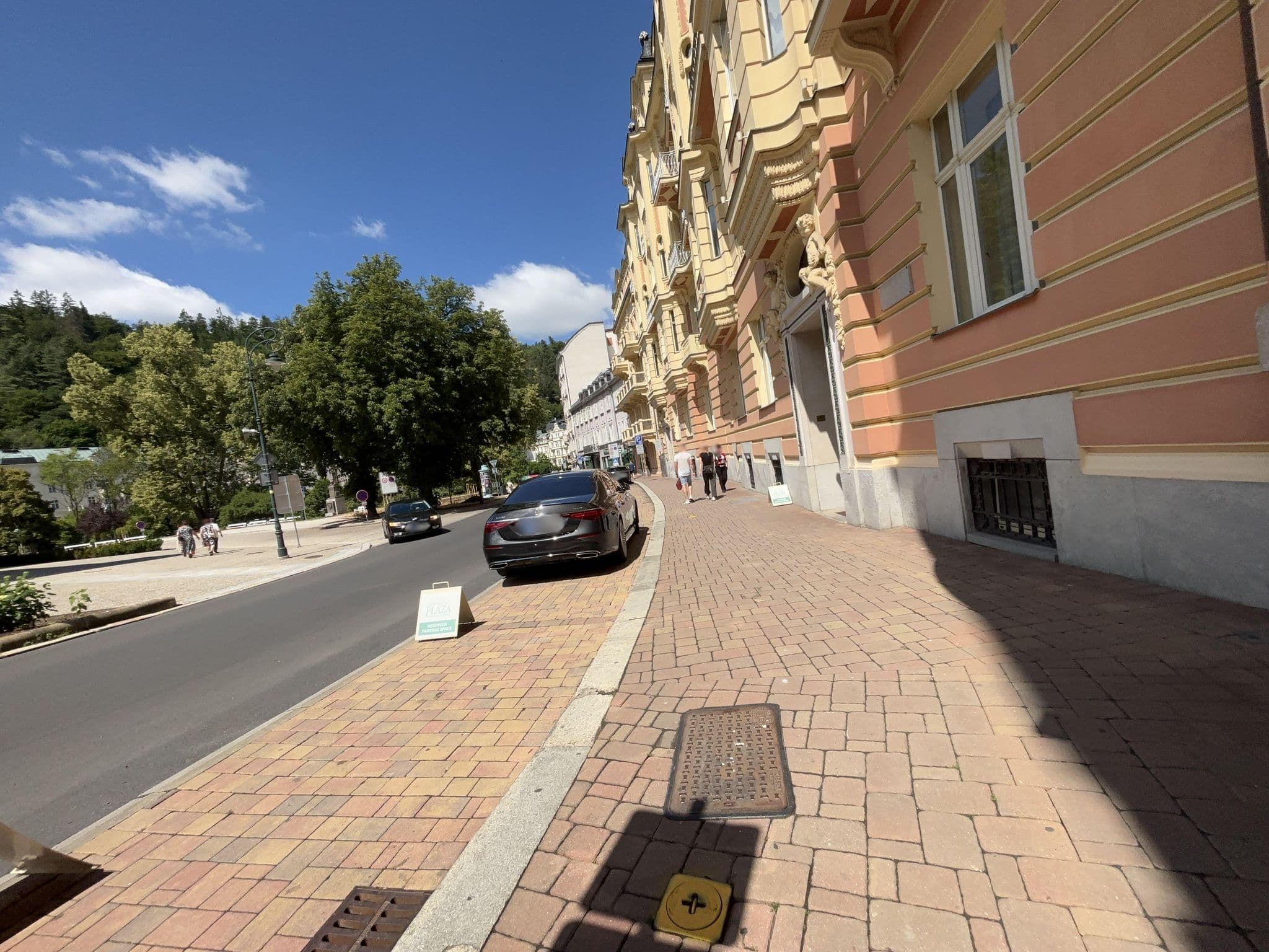 Street view near номер 417, Karlovy Vary — © vadi (CC BY-SA · Mapillary)