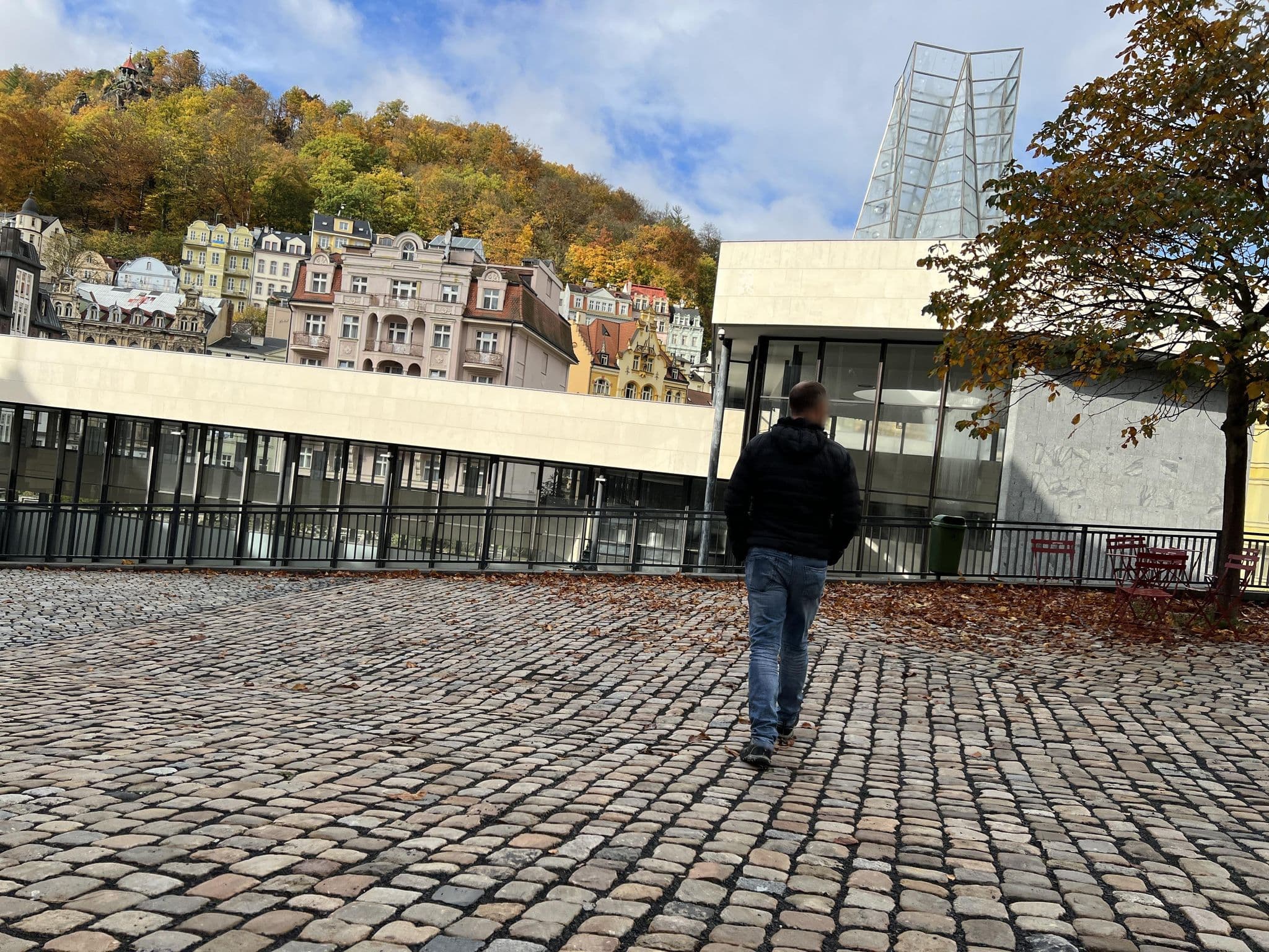 Street view near Lázeňský dům Tosca, Karlovy Vary — © chuck (CC BY-SA · Mapillary)