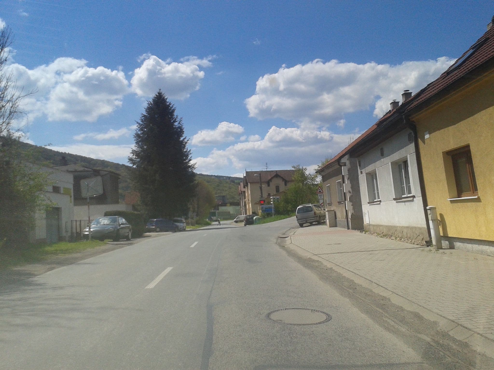 Street view near Penzion Hýskov u Berouna, Hýskov — © pbokr (CC BY-SA · Mapillary)