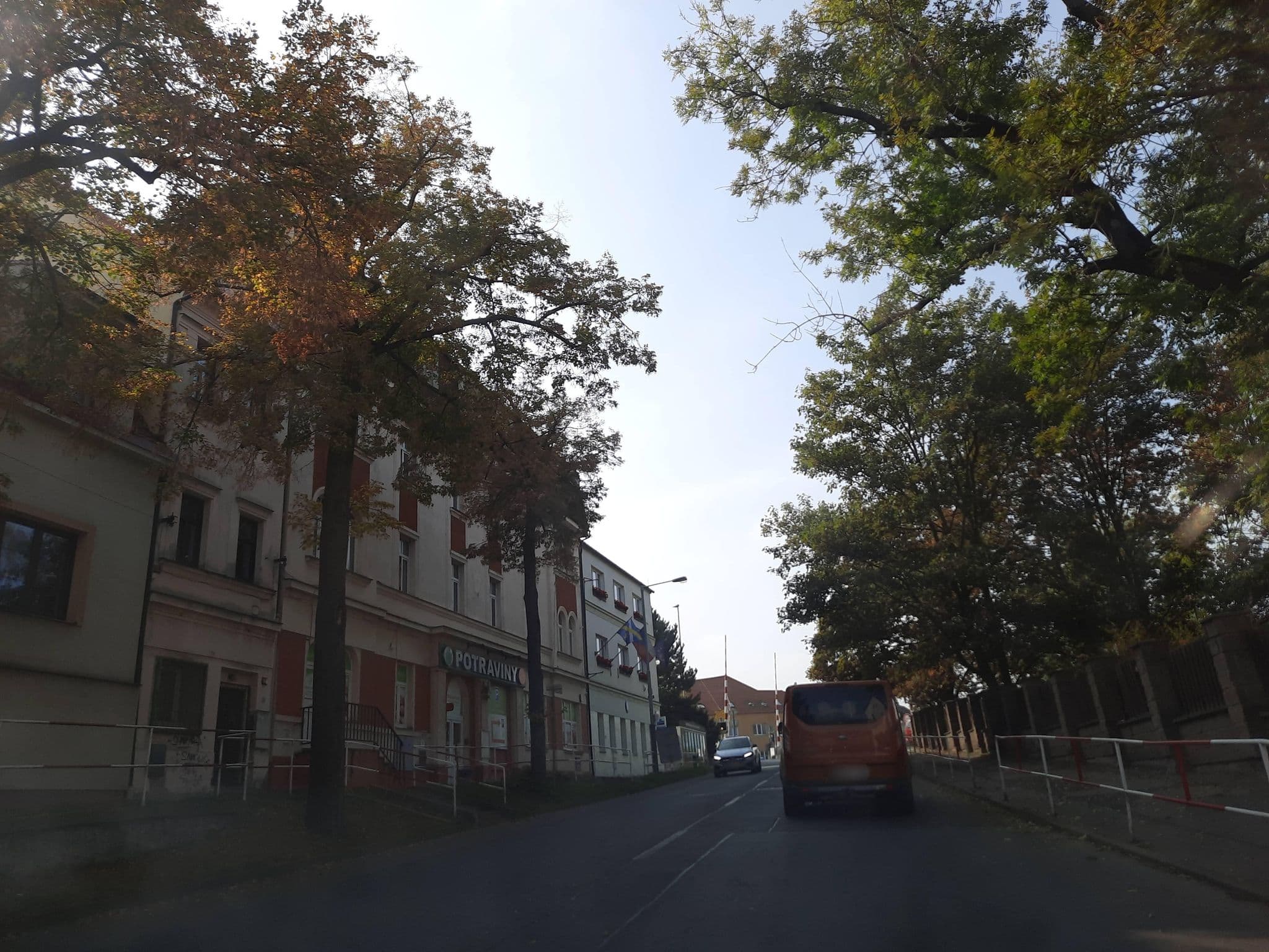 Street view near Ub7 hostel, Řeporyje — © ondrejlopatka (CC BY-SA · Mapillary)