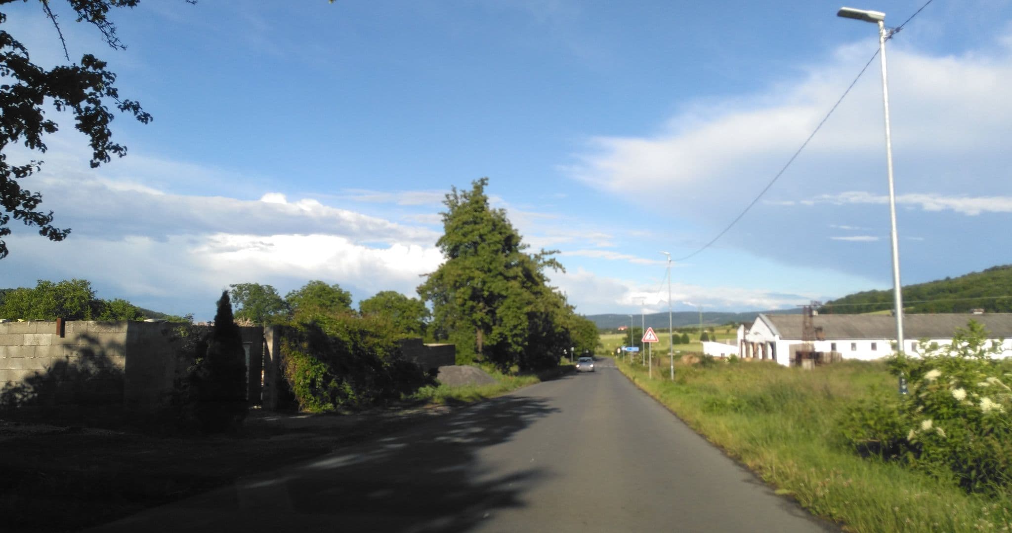 Street view near chalupa Menany - Karlstejn, Beroun — © pbokr (CC BY-SA · Mapillary)