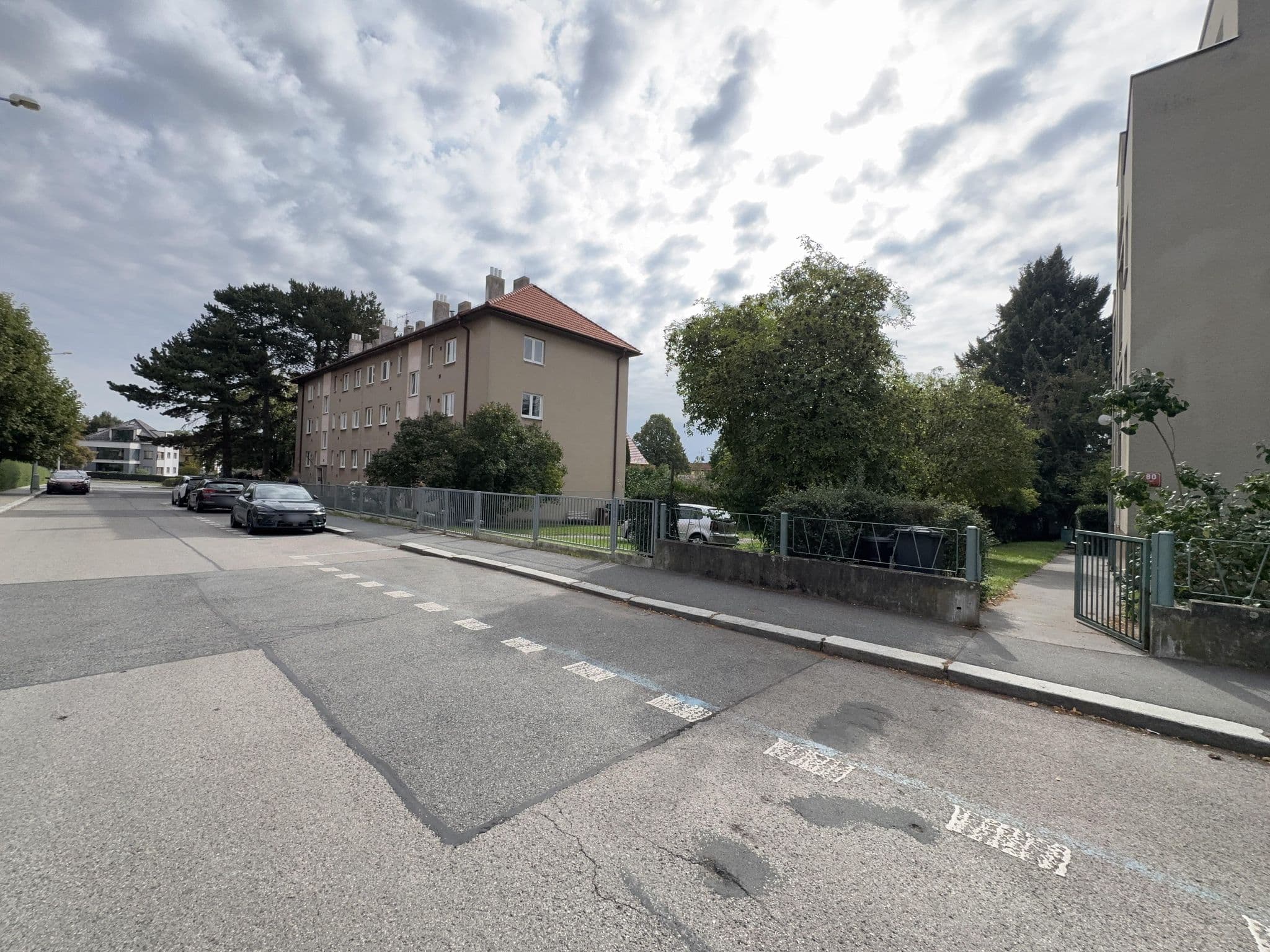 Street view near Studio Flat Bianca, Ruzyně — © ondrejlopatka (CC BY-SA · Mapillary)