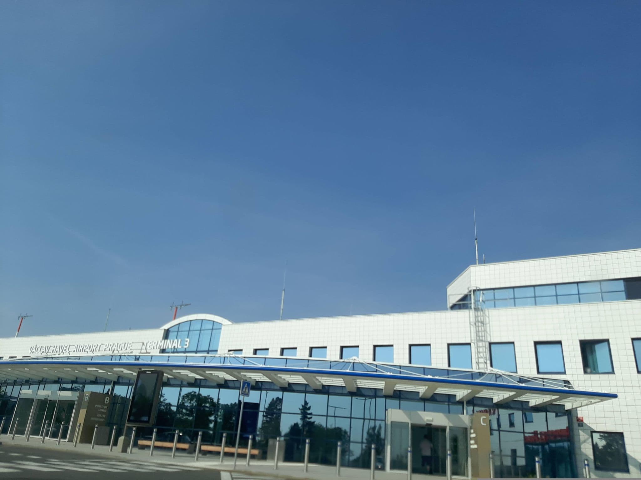 Street view near Ramada Airport Hotel Prague, Ruzyně — © CBradioCZ (CC BY-SA · Mapillary)