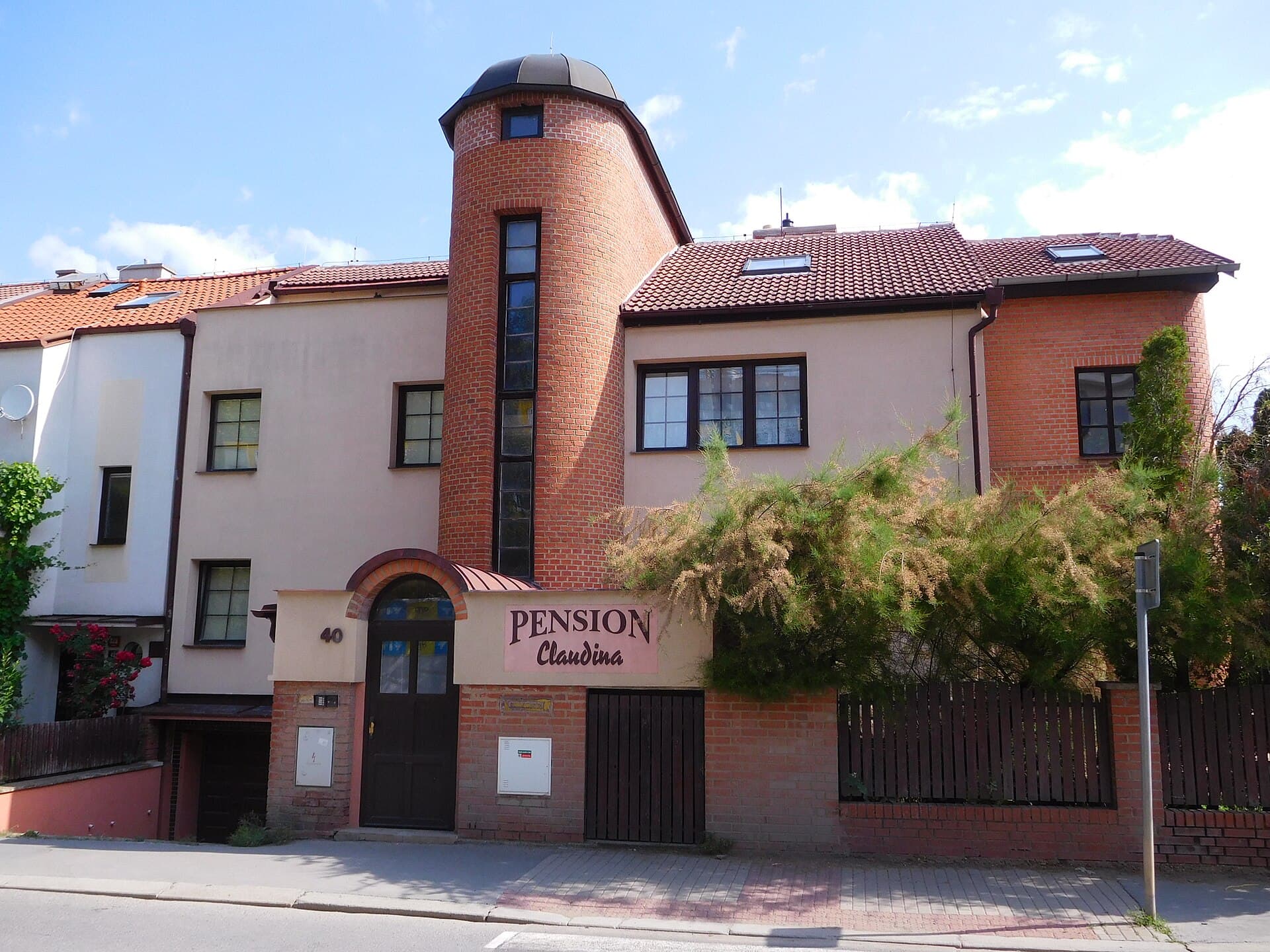 pension Claudina (via Wikimedia Commons, CC BY-SA 4.0)