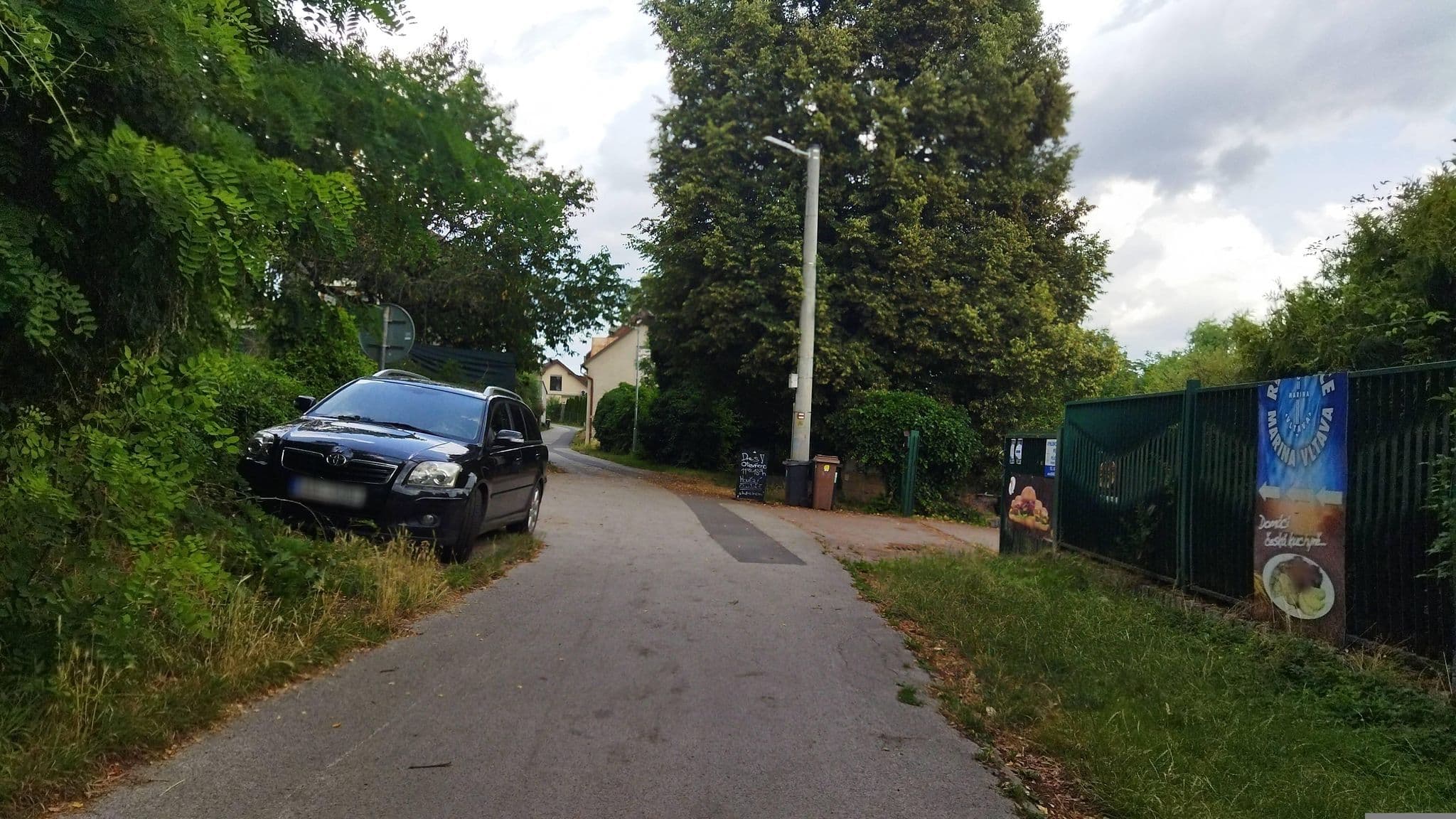 Street view near Marina Vltava, Nelahozeves — © changchun1 (CC BY-SA · Mapillary)