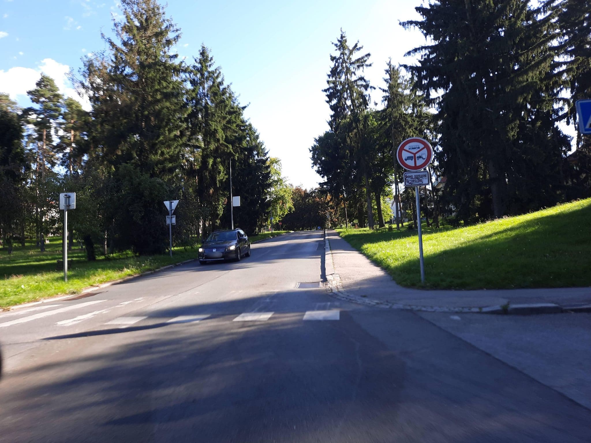 Street view near Hotel Praha, Střešovice — © ondrejlopatka (CC BY-SA · Mapillary)