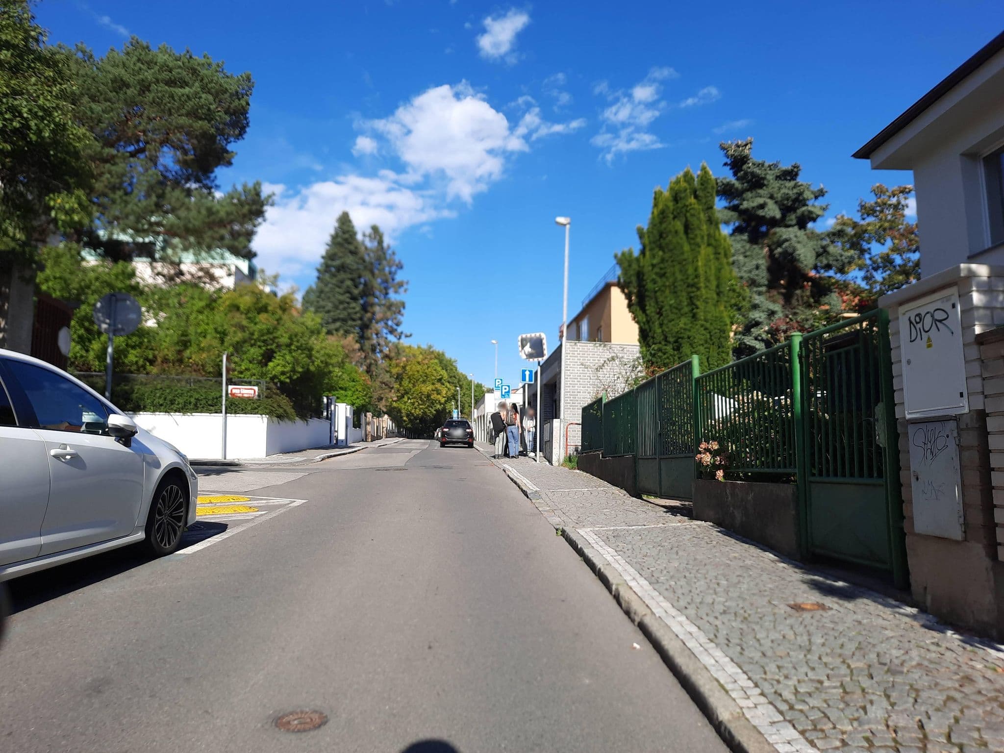 Street view near Hotel Villa Flamingo, Veleslavín — © ondrejlopatka (CC BY-SA · Mapillary)