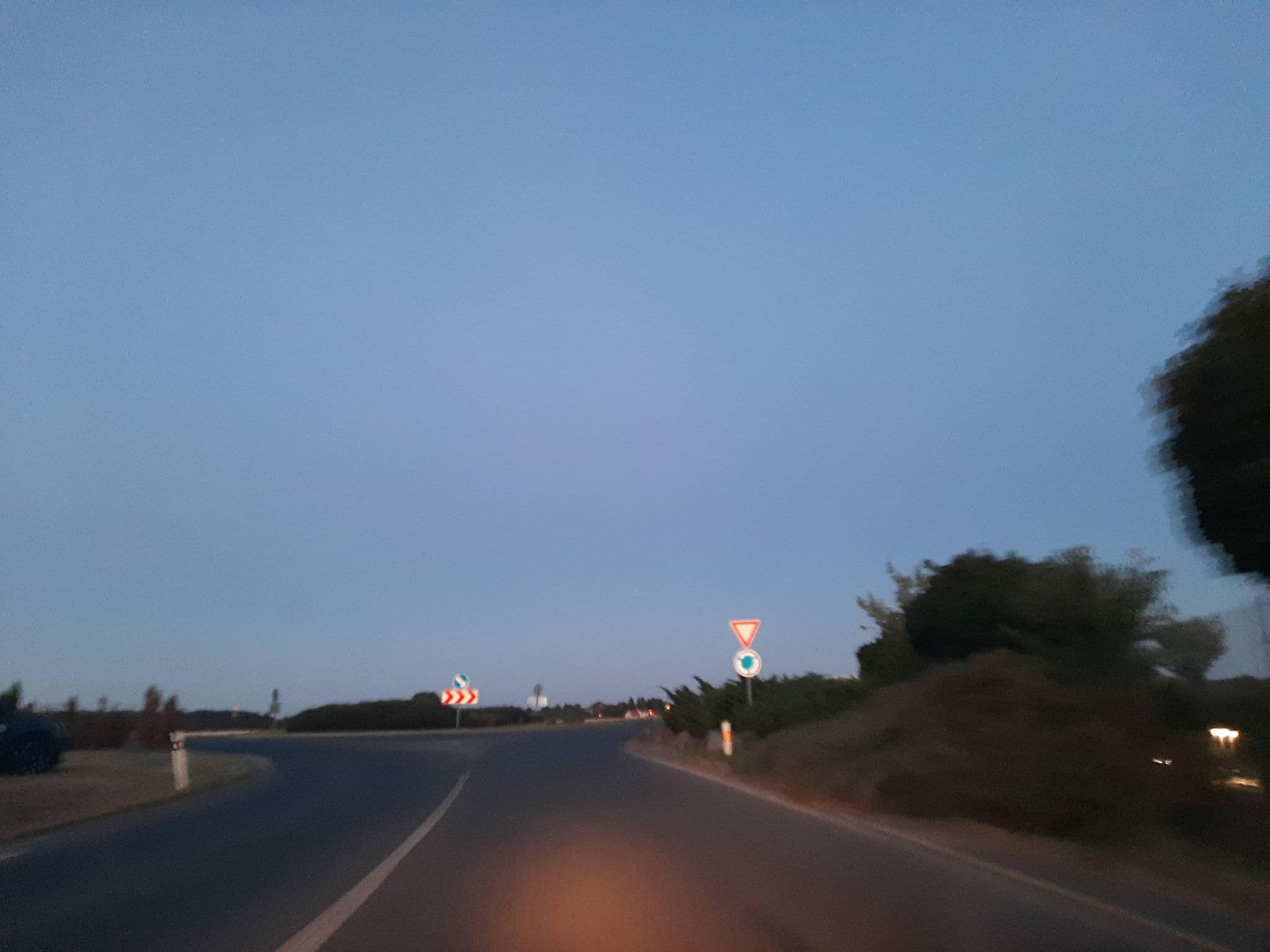 Street view near Free Dive Hotel 52, Tuchoměřice — © CBradioCZ (CC BY-SA · Mapillary)