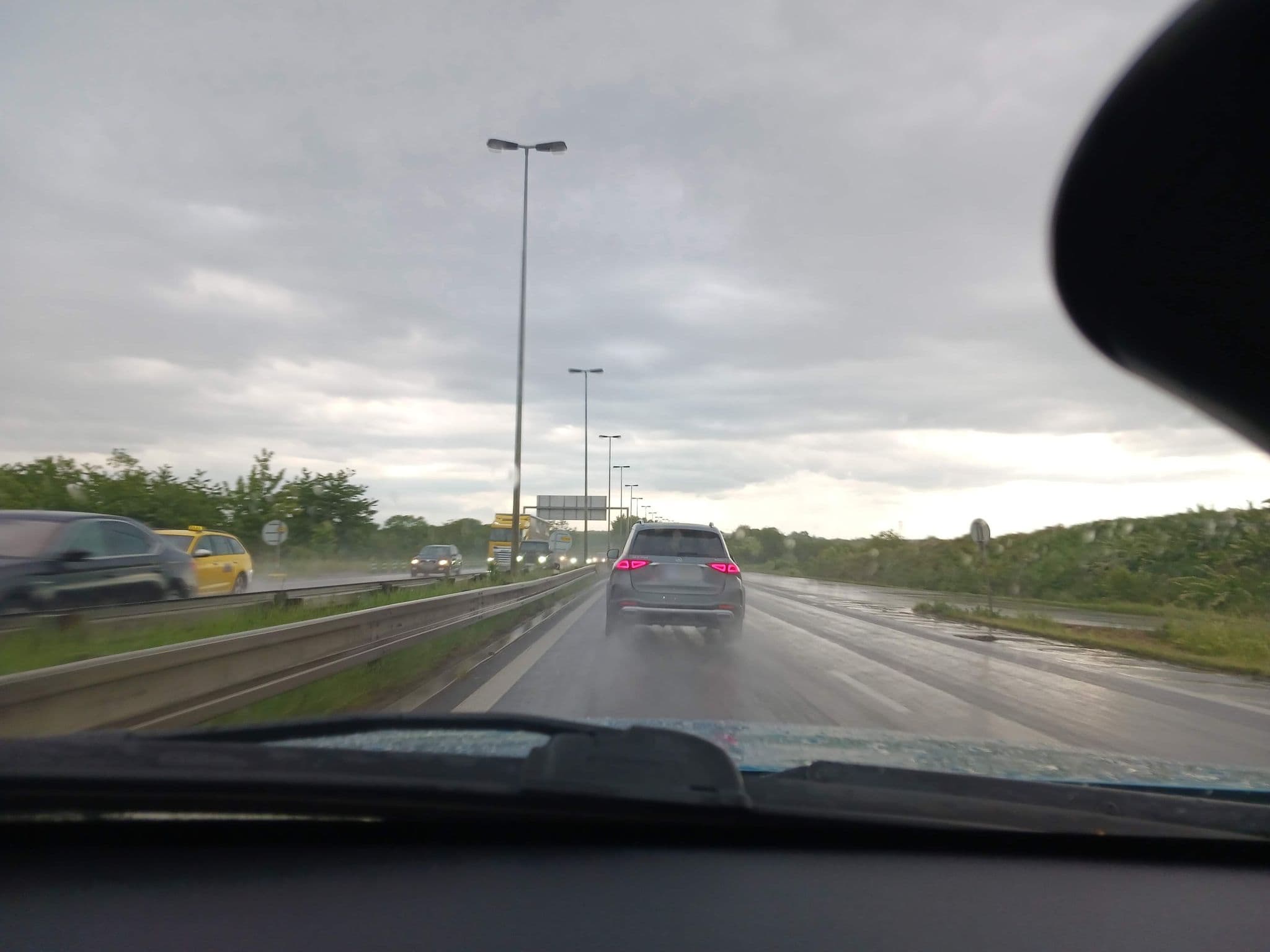 Street view near Sheraton Abu Dhabi, Tuchoměřice — © Finreeal (CC BY-SA · Mapillary)