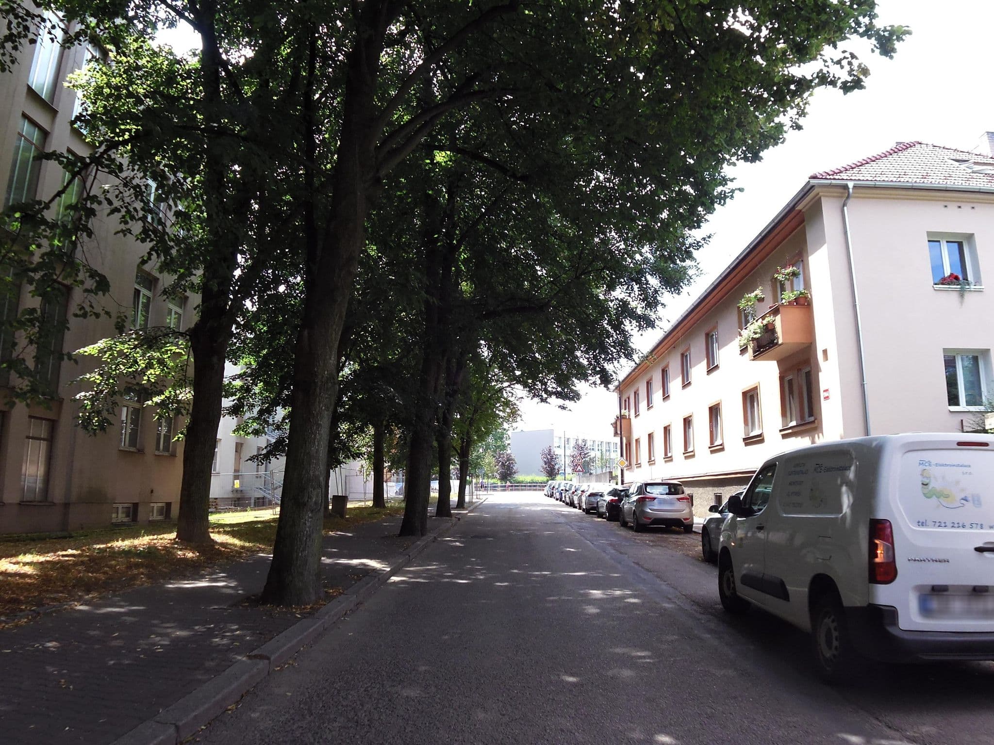 Street view near Vojenske Ubytovaci Zarizeni, Benešov — © fell3 (CC BY-SA · Mapillary)