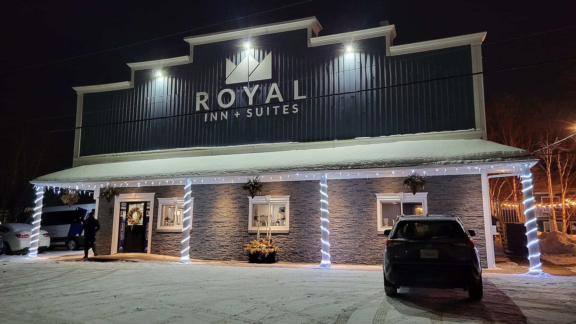 Royal Inn + Suites (via Wikimedia Commons, CC BY-SA 3.0)