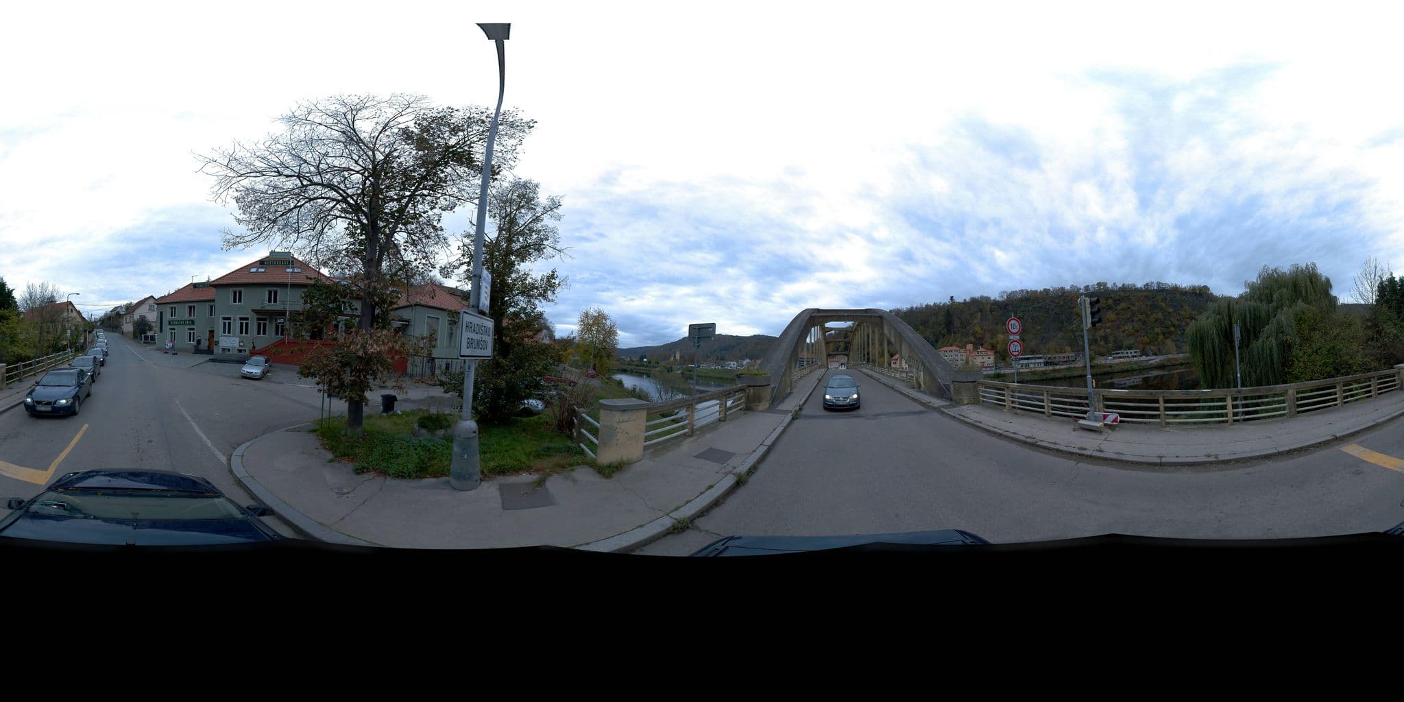 Street view near Zájezdní Hostinec Rozmarná, Štěchovice — © jeffreymartin (CC BY-SA · Mapillary)