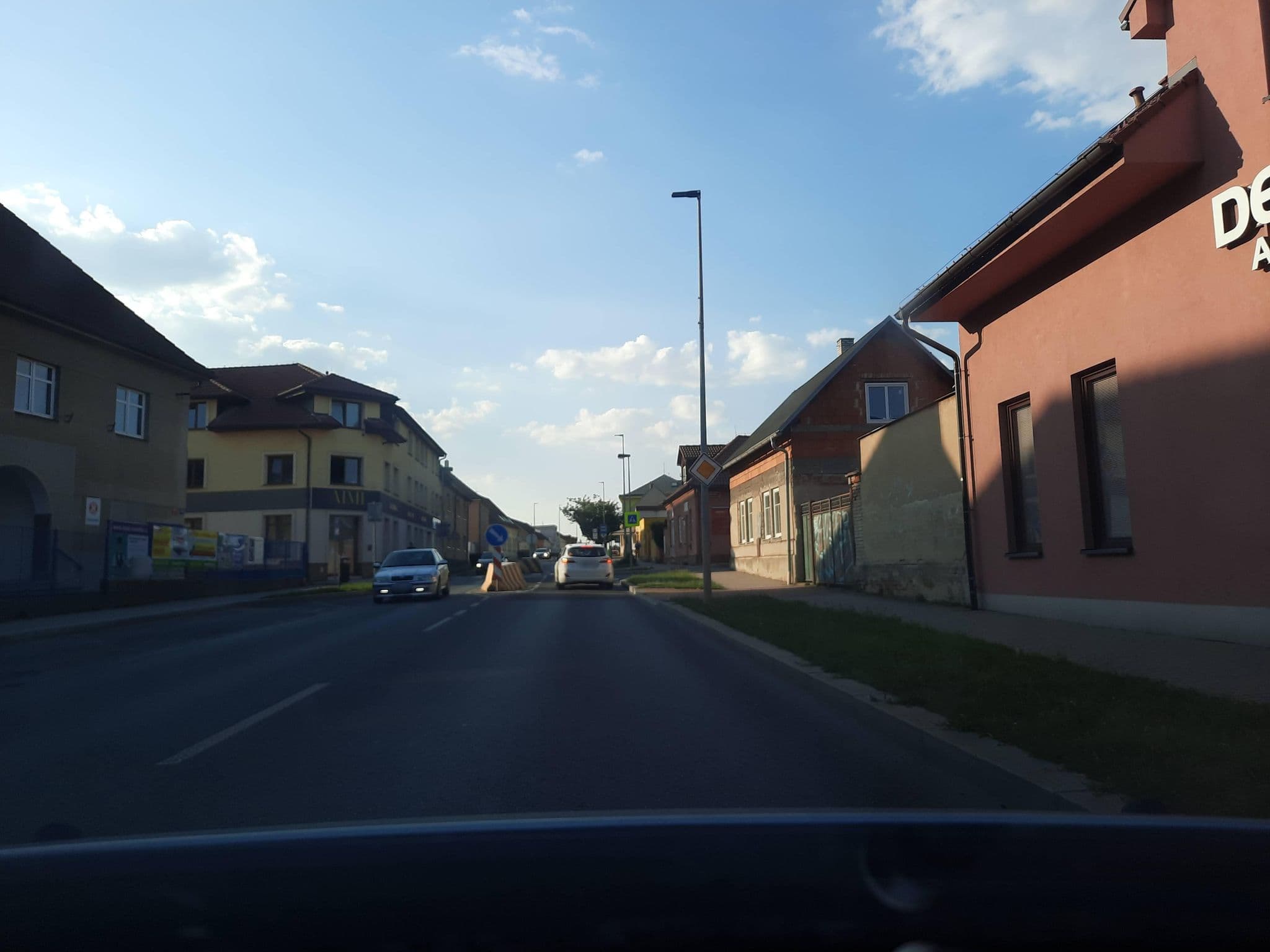 Street view near Apartment De Luna, Libuš — © ondrejlopatka (CC BY-SA · Mapillary)
