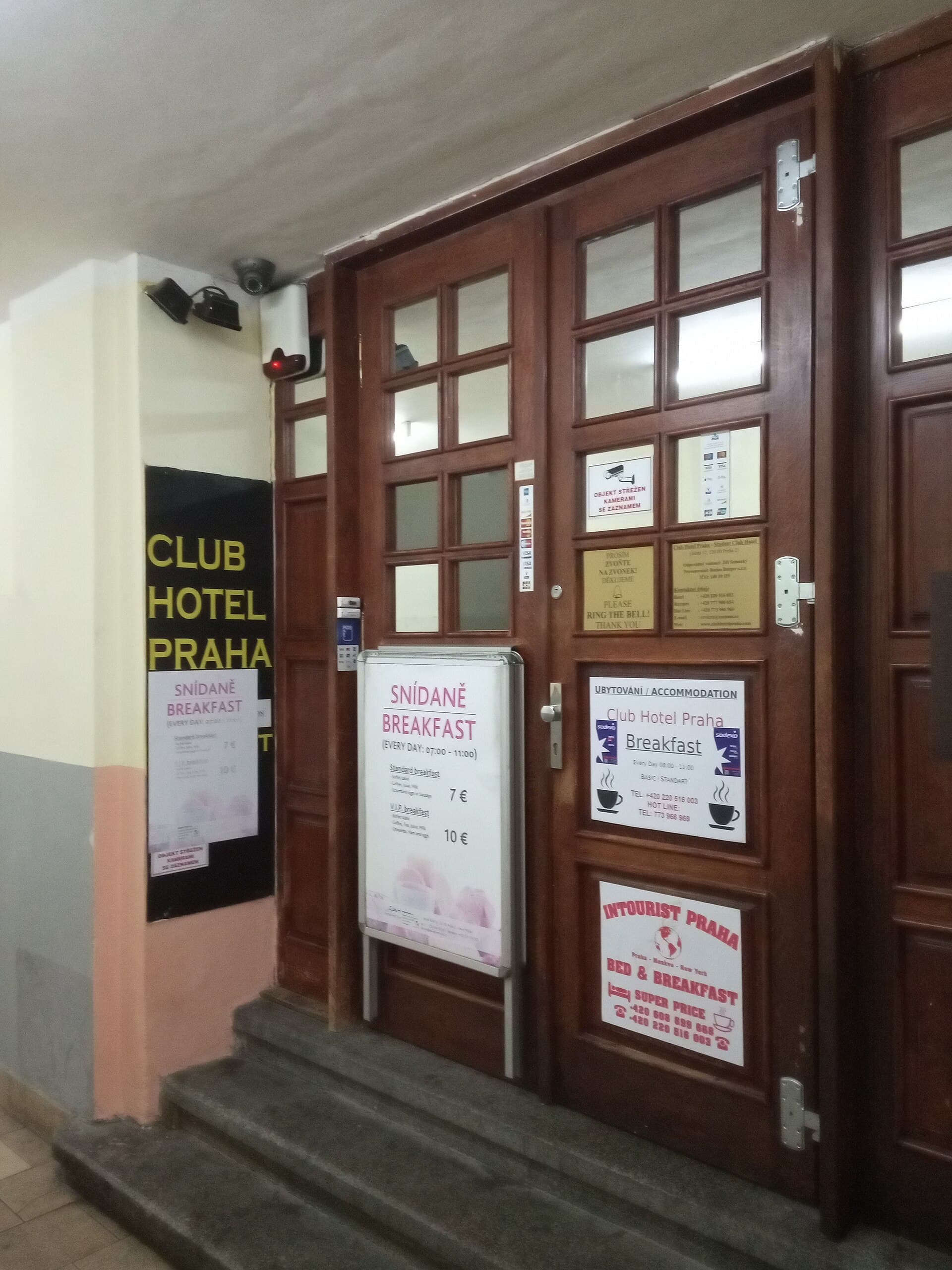 club hotel praha (via Wikimedia Commons, CC BY-SA 4.0)