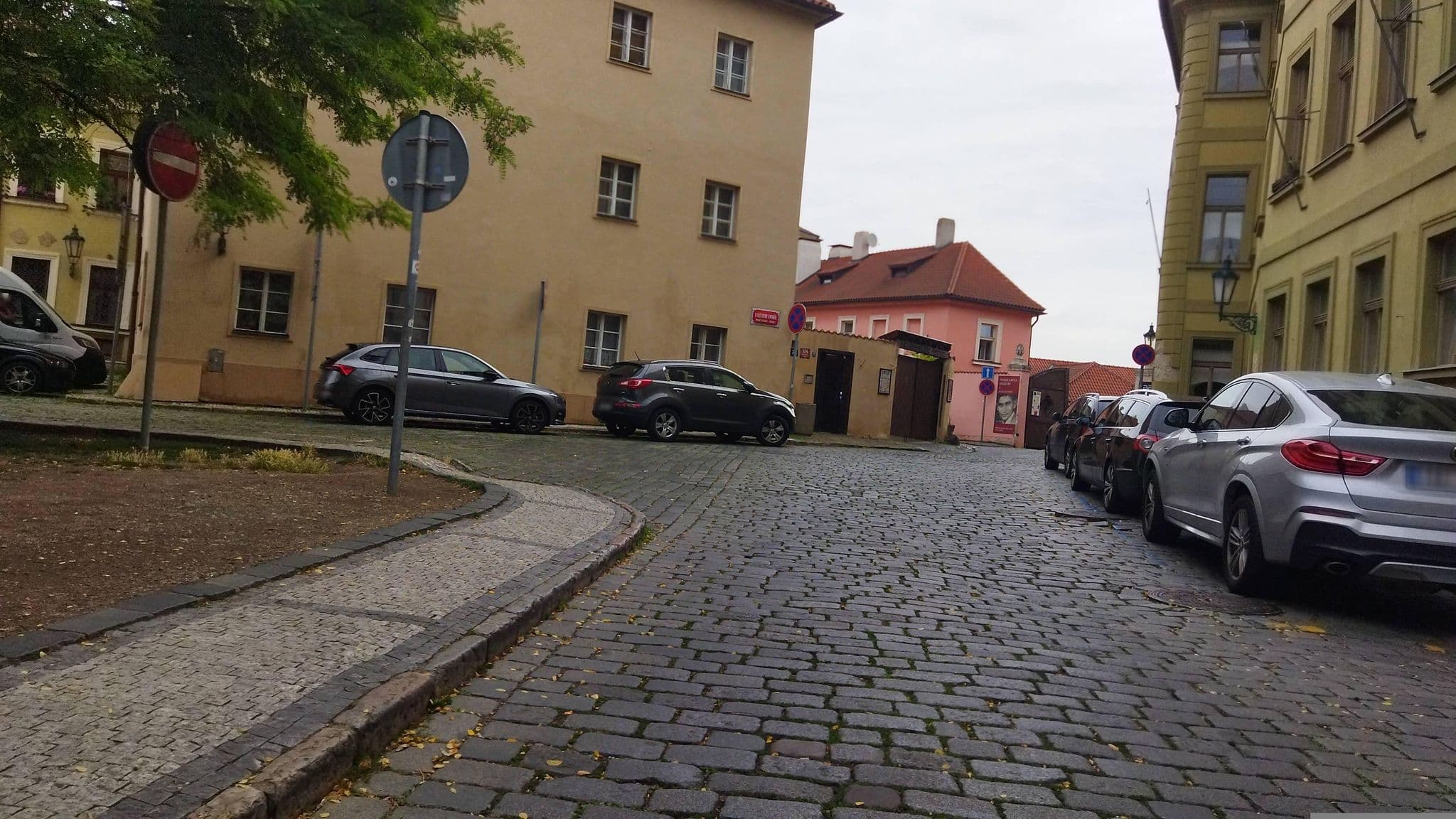 Street view near Studio with View of the Charles Bridge, Malá Strana — © changchun1 (CC BY-SA · Mapillary)