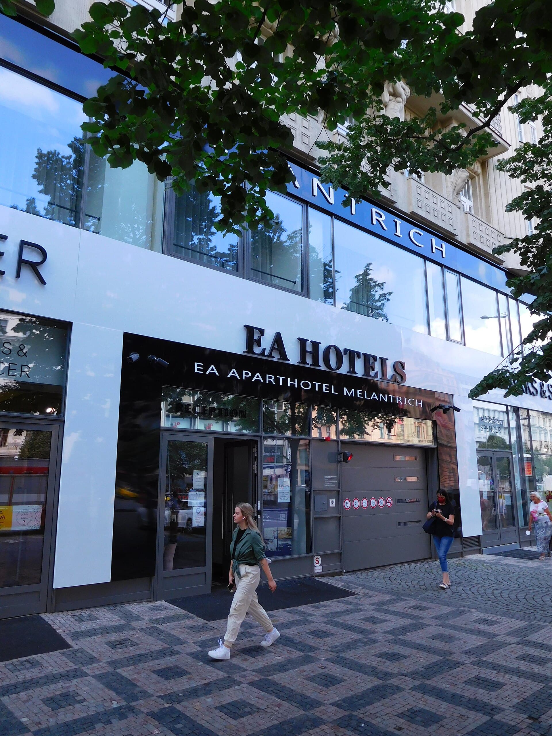 Hotel Apartments Wenceslas Square (via Wikimedia Commons, CC BY-SA 3.0)