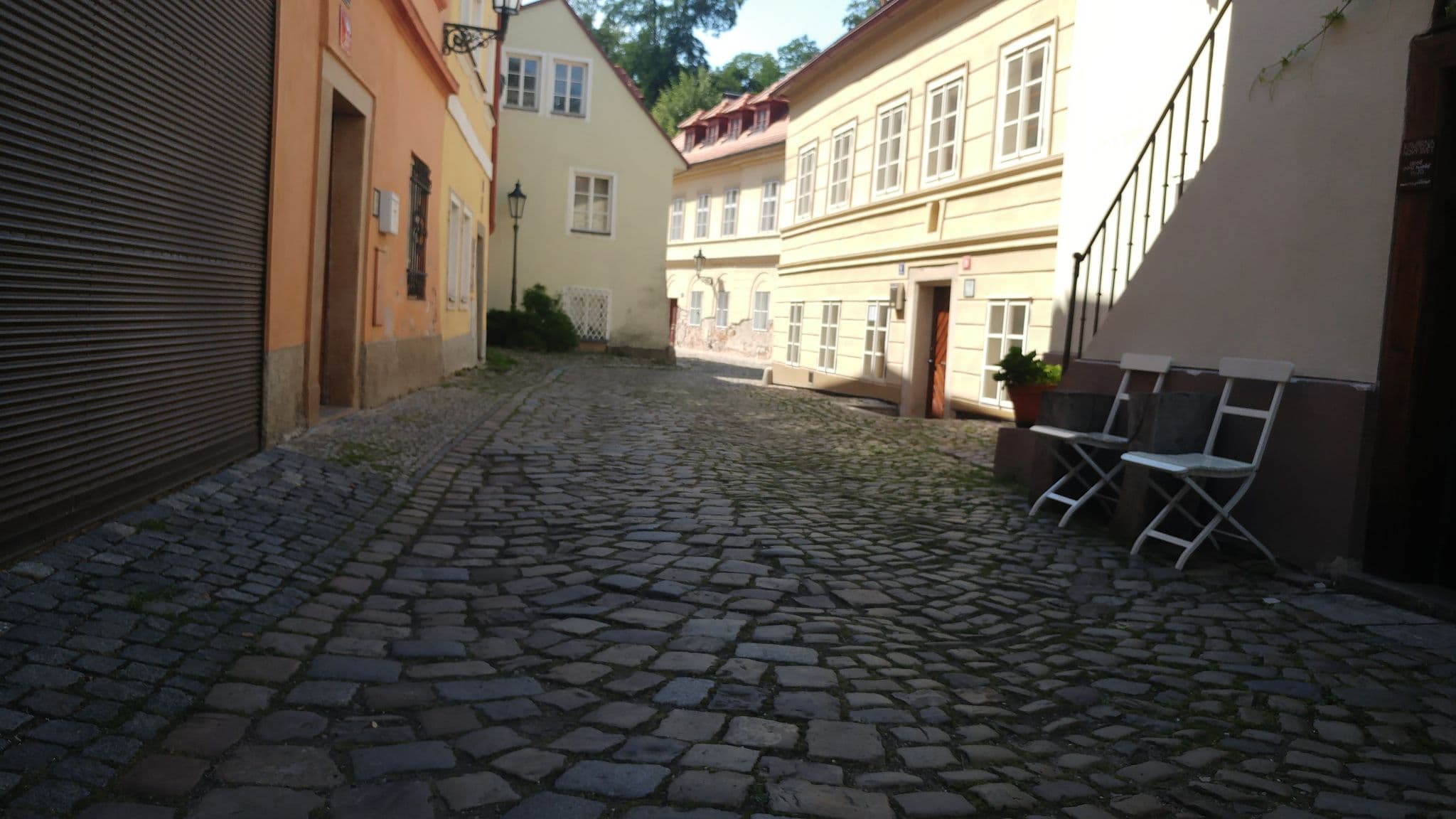 Street view near Avalon House, Střešovice — © pbb (CC BY-SA · Mapillary)