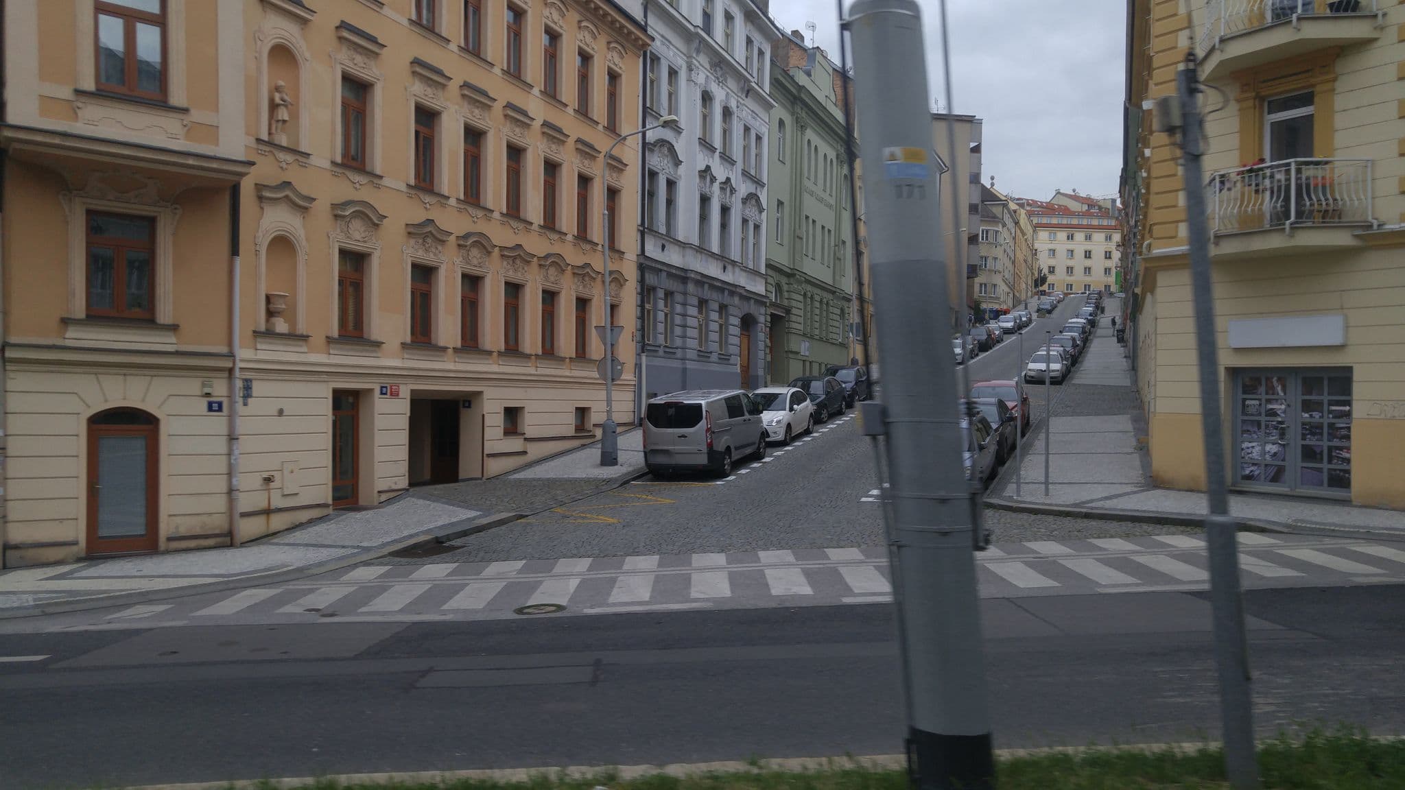 Street view near Hotel U Hvezdy, Střešovice — © pbb (CC BY-SA · Mapillary)
