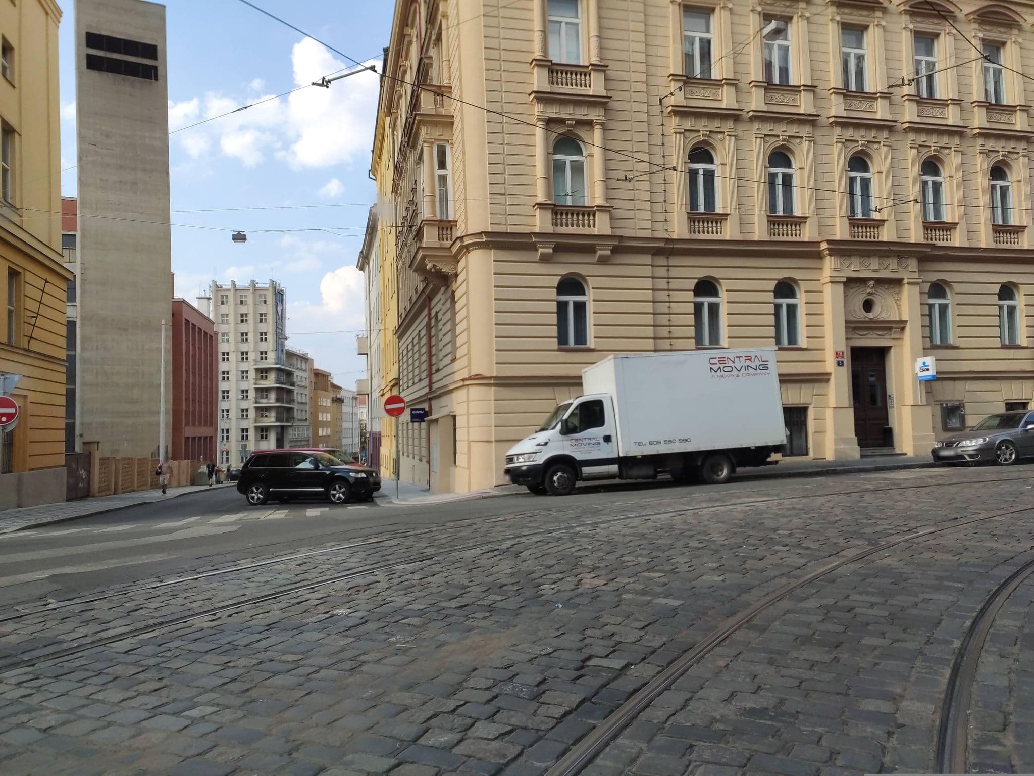 Street view near Coru House, Královské Vinohrady — © martinpoljak (CC BY-SA · Mapillary)