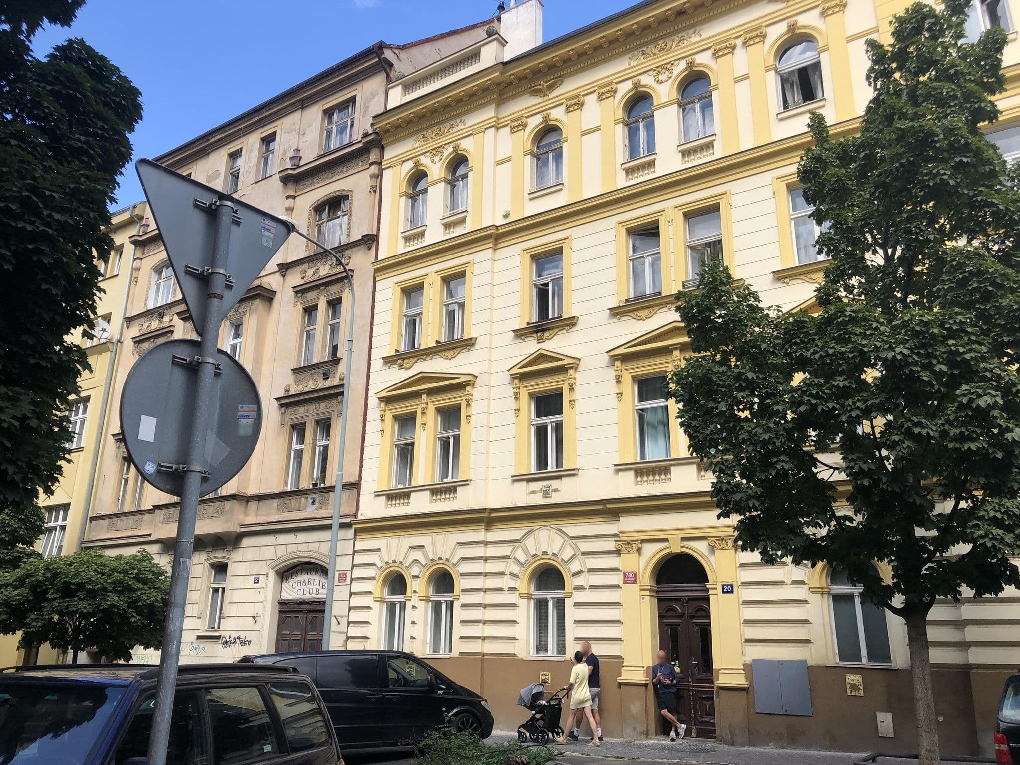 Street view near Residence Ripska, Královské Vinohrady — © fa30 (CC BY-SA · Mapillary)