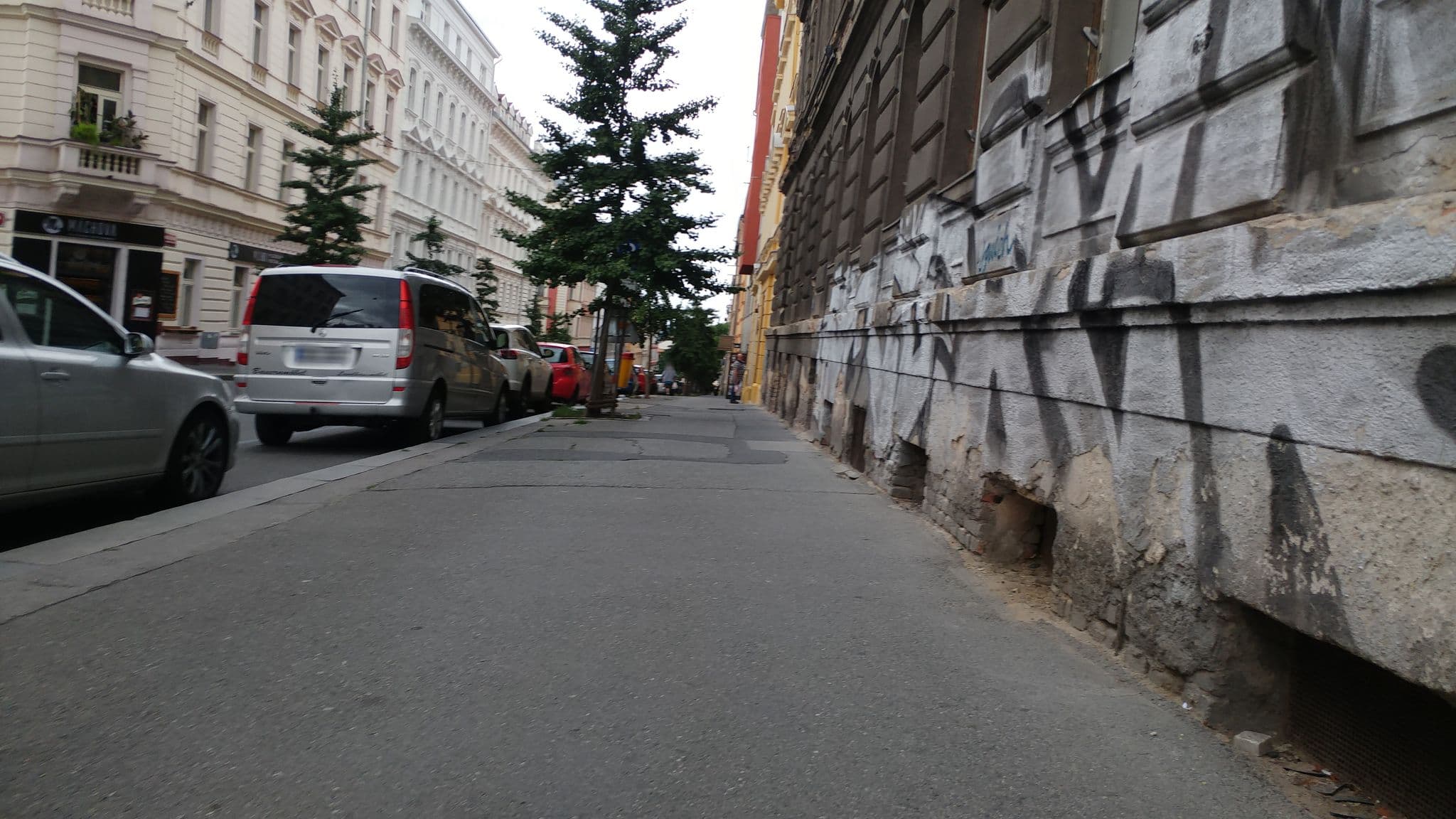 Street view near Love Flat, Královské Vinohrady — © pbb (CC BY-SA · Mapillary)