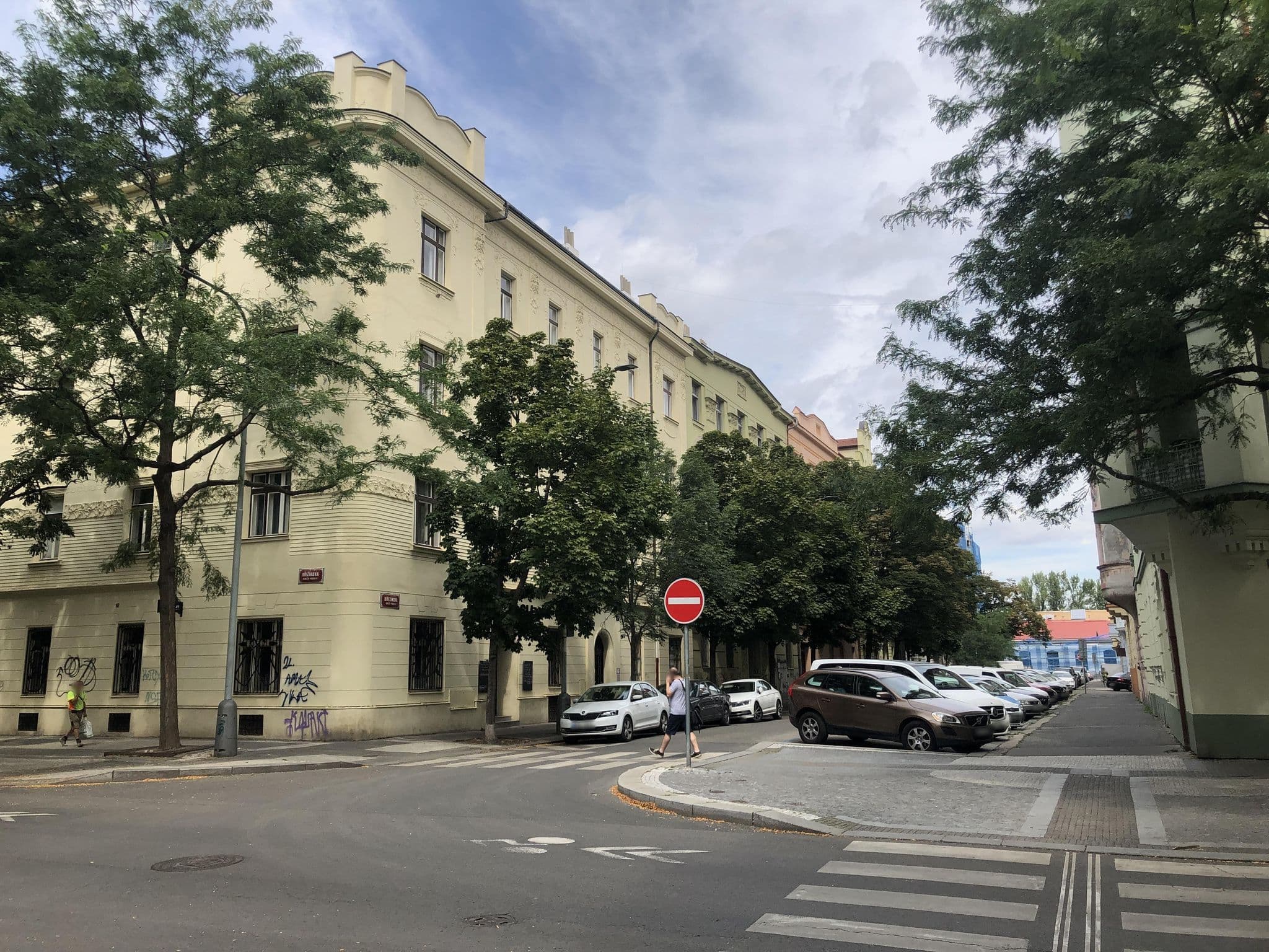 Street view near Astra Krizikova II, Karlín — © fa30 (CC BY-SA · Mapillary)