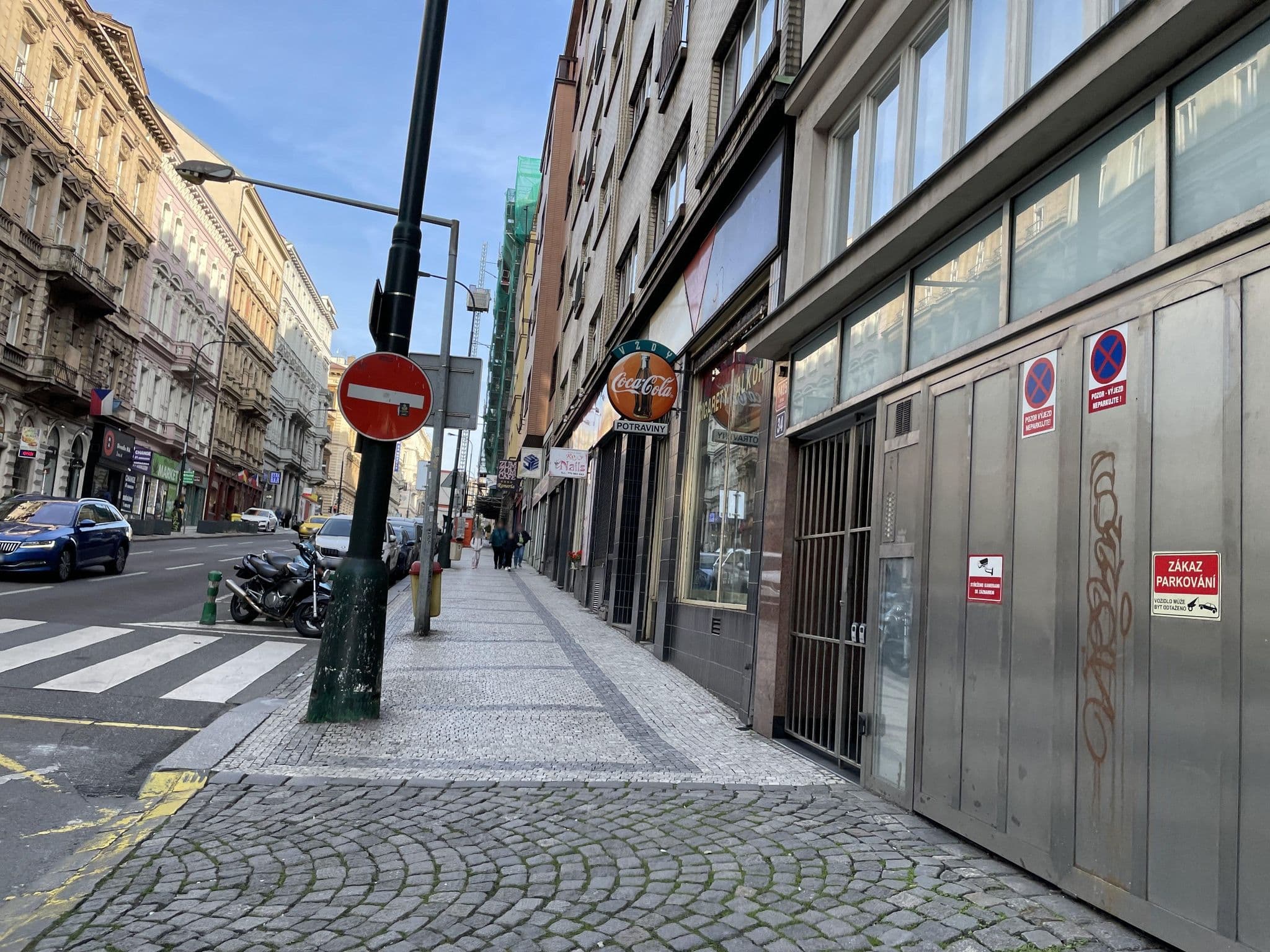 Street view near Karl by Zeitraum, Nové Město — © multimaze (CC BY-SA · Mapillary)
