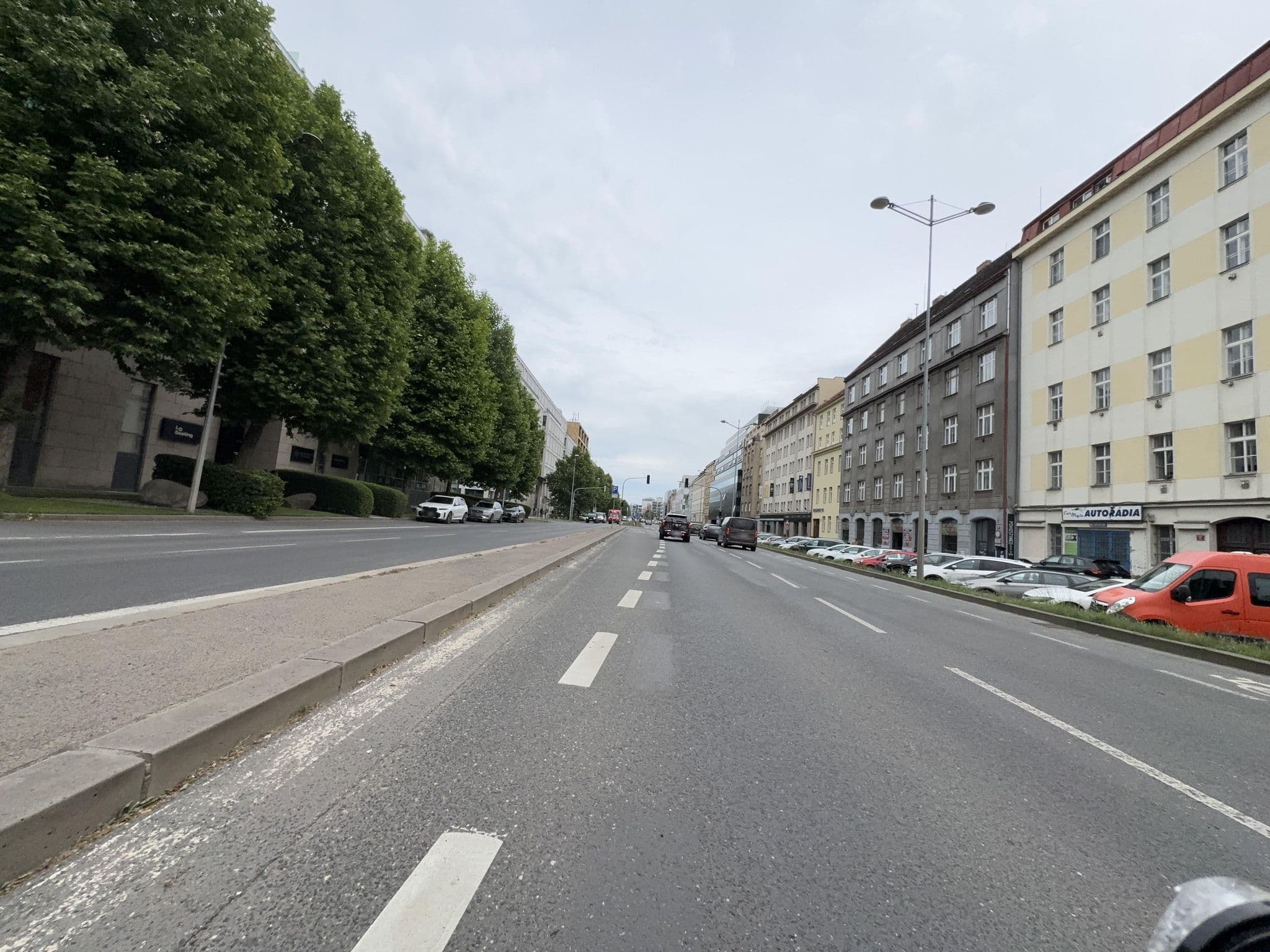 Street view near Diamond Apartment By The River, Karlín — © ondrejlopatka (CC BY-SA · Mapillary)