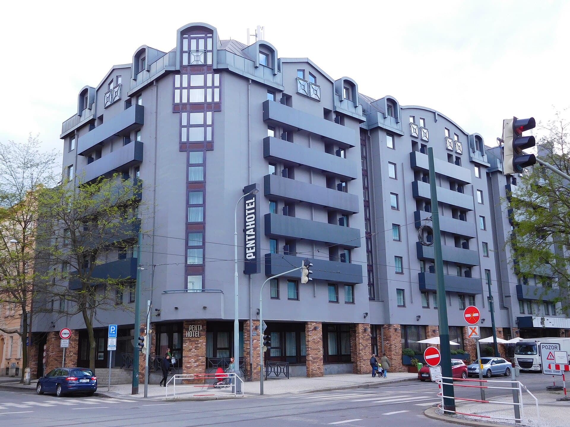 pentahotel Prague (via Wikimedia Commons, CC BY-SA 3.0)