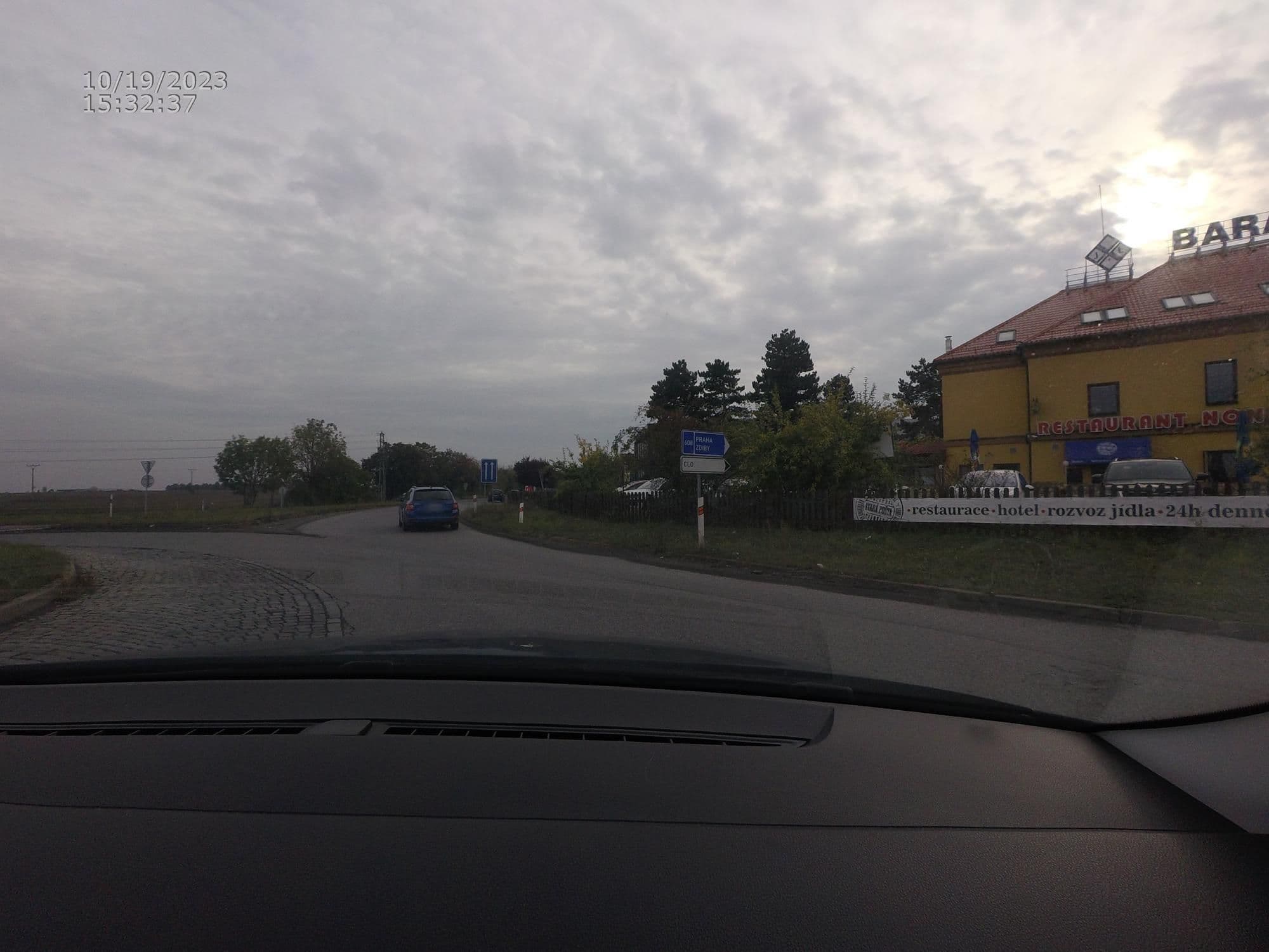 Street view near Hotel Nová Pošta, Zdiby — © bifurk (CC BY-SA · Mapillary)