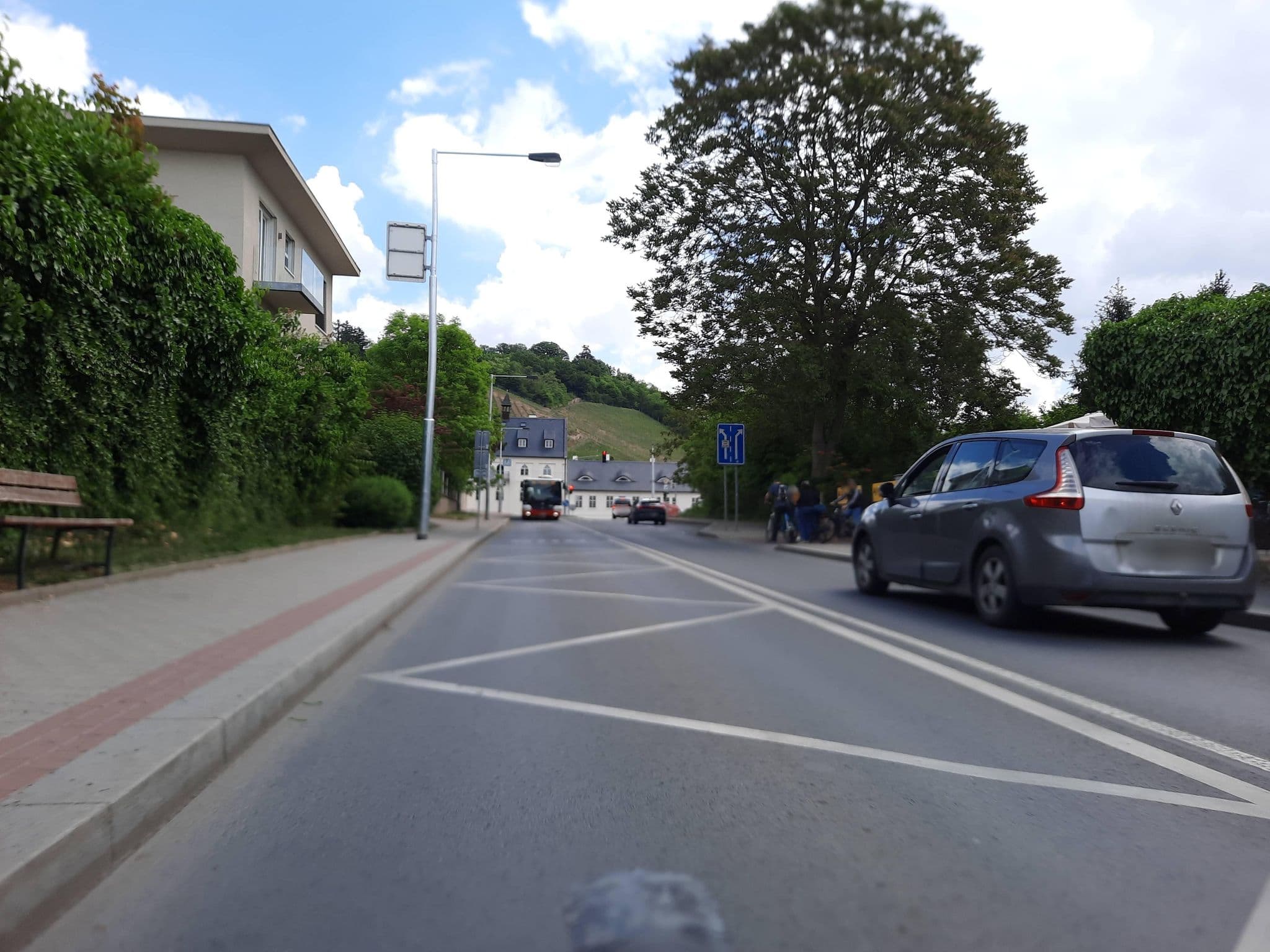 Street view near Villa Trojska, Troja — © ondrejlopatka (CC BY-SA · Mapillary)