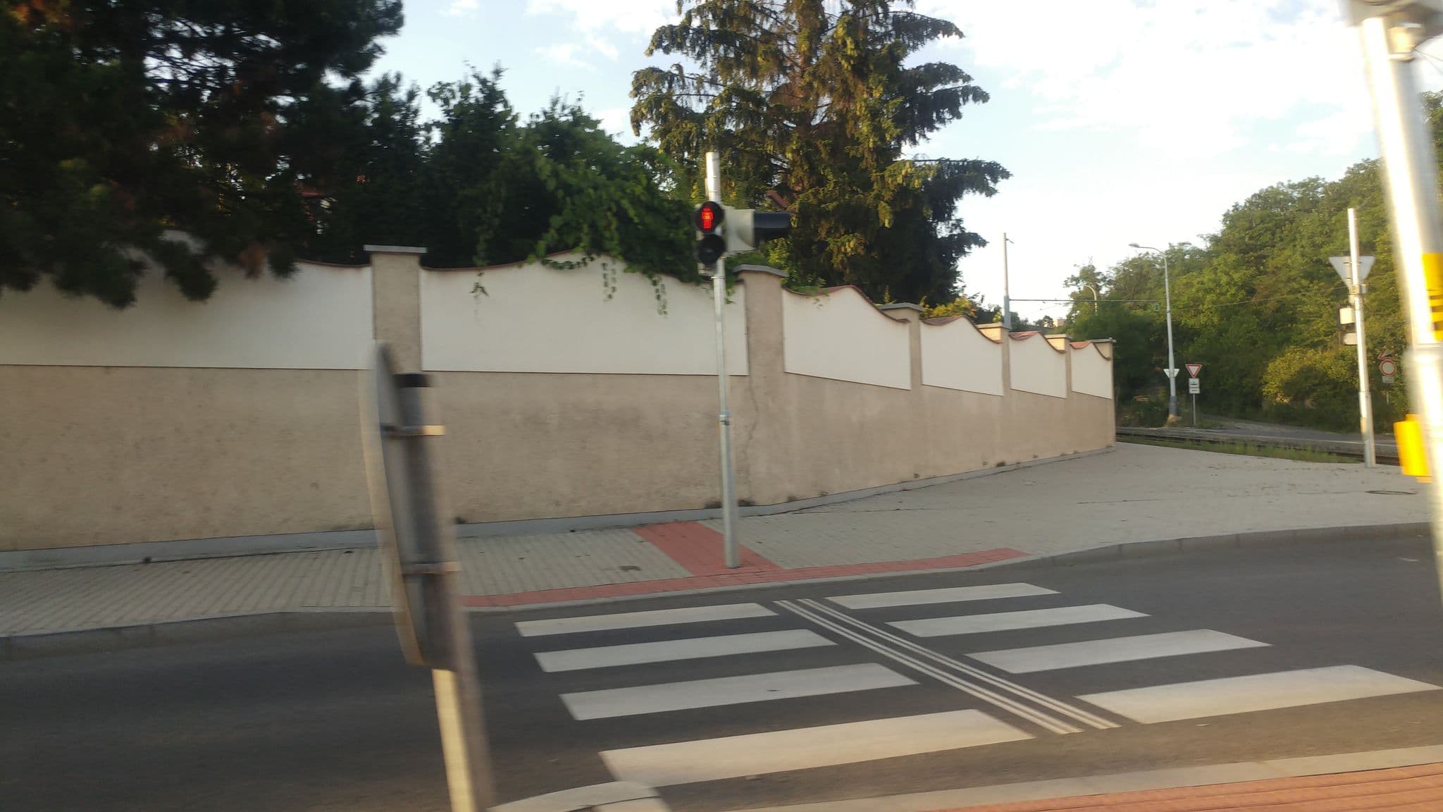 Street view near Villa Troya, Troja — © pbb (CC BY-SA · Mapillary)