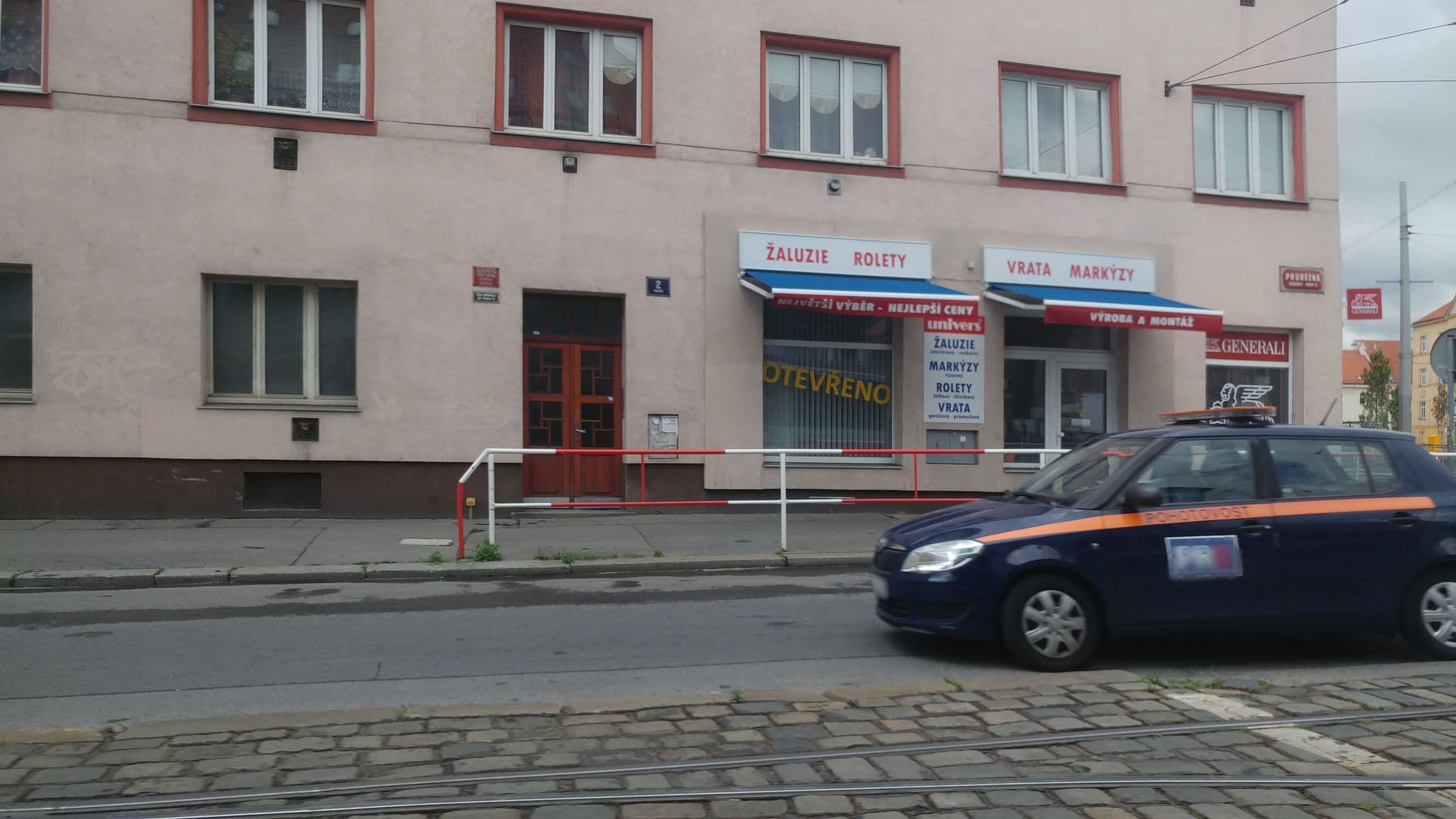 Street view near Apartment Prubezna, Staré Strašnice — © pbb (CC BY-SA · Mapillary)