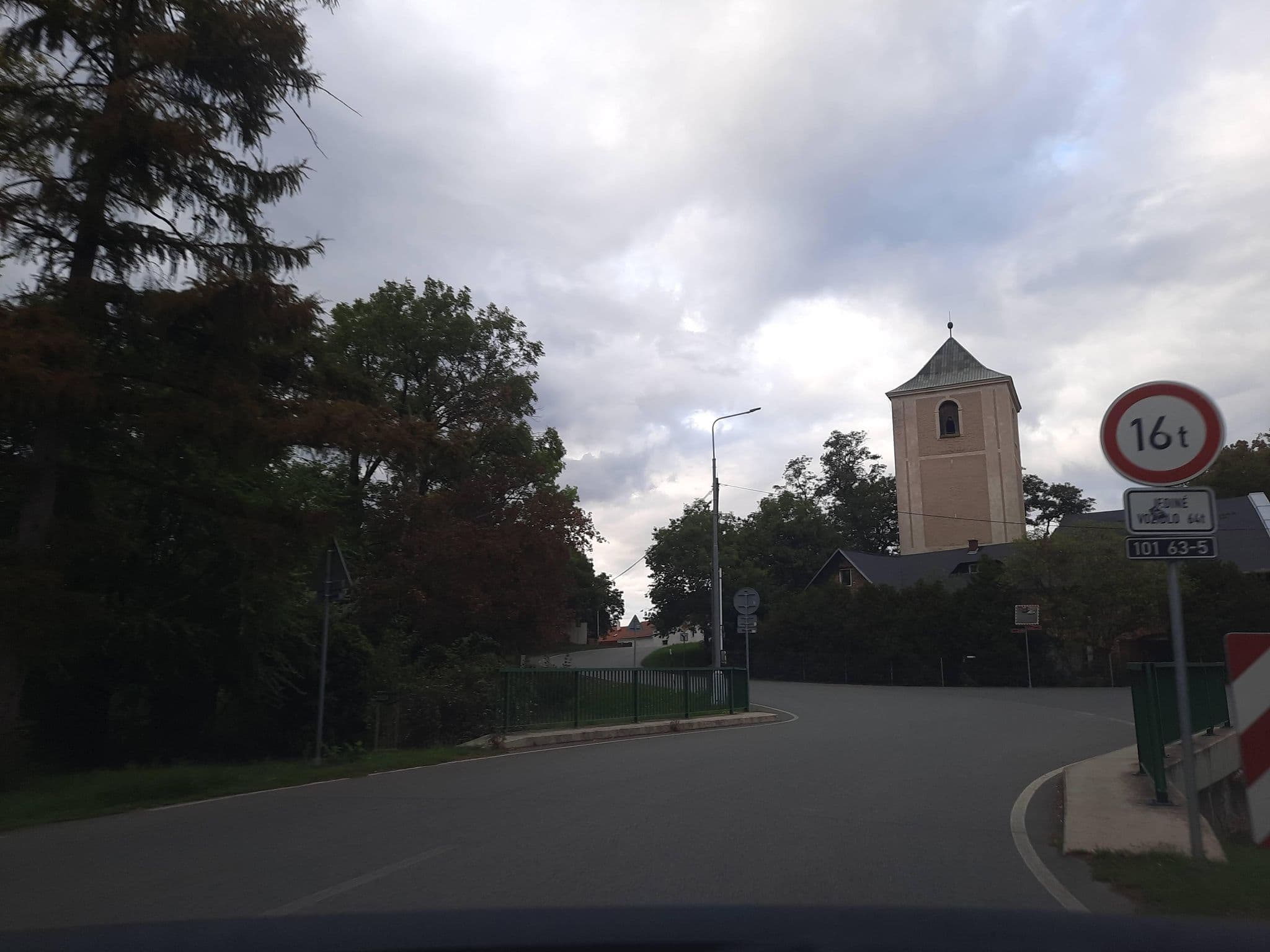 Street view near Resort Cedrus, Úvaly — © ondrejlopatka (CC BY-SA · Mapillary)