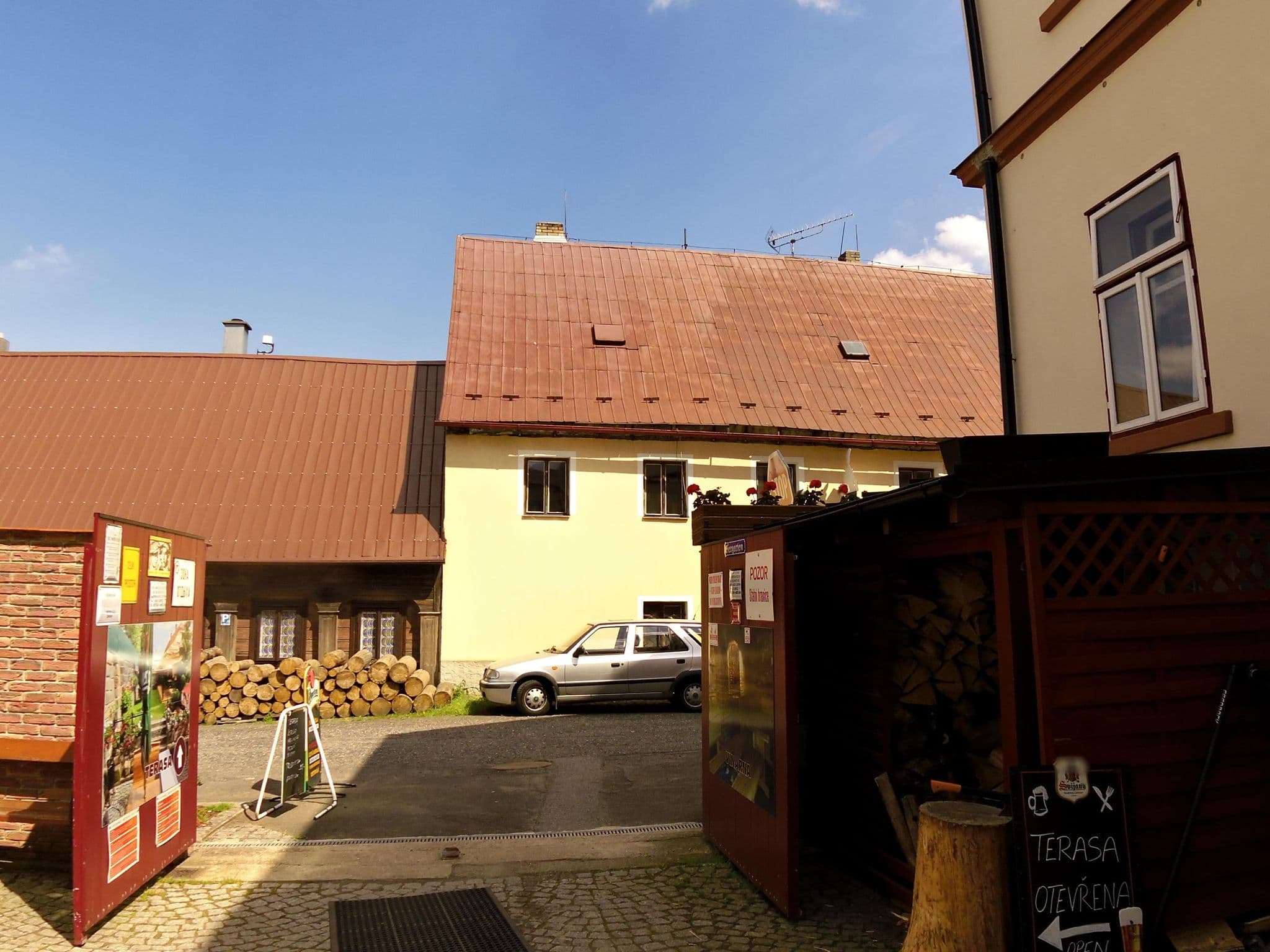 Street view near Rustic House, Dolní Podluží — © fell3 (CC BY-SA · Mapillary)