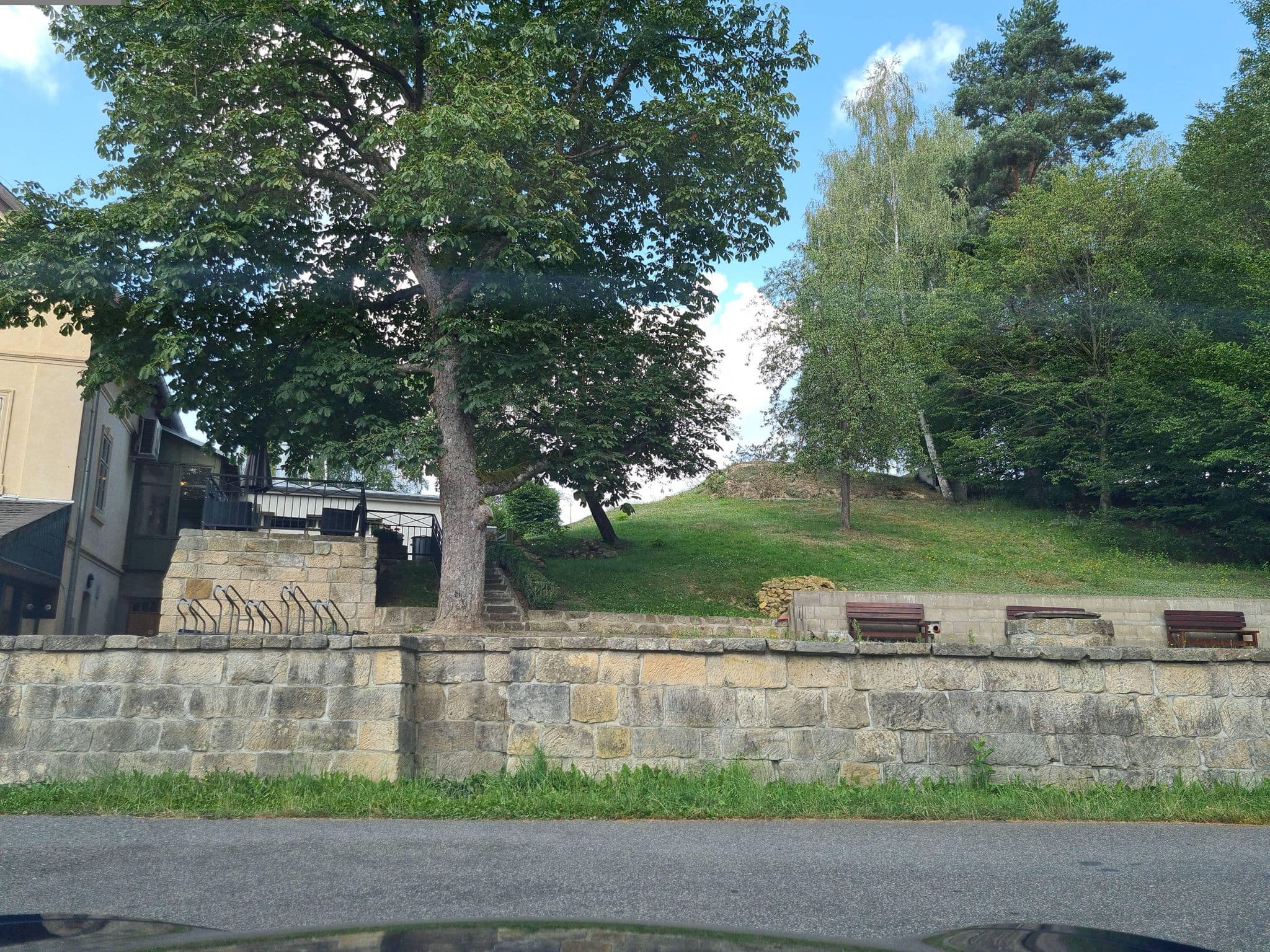 Street view near Pension a restaurace "U nás", Česká Kamenice — © kino (CC BY-SA · Mapillary)