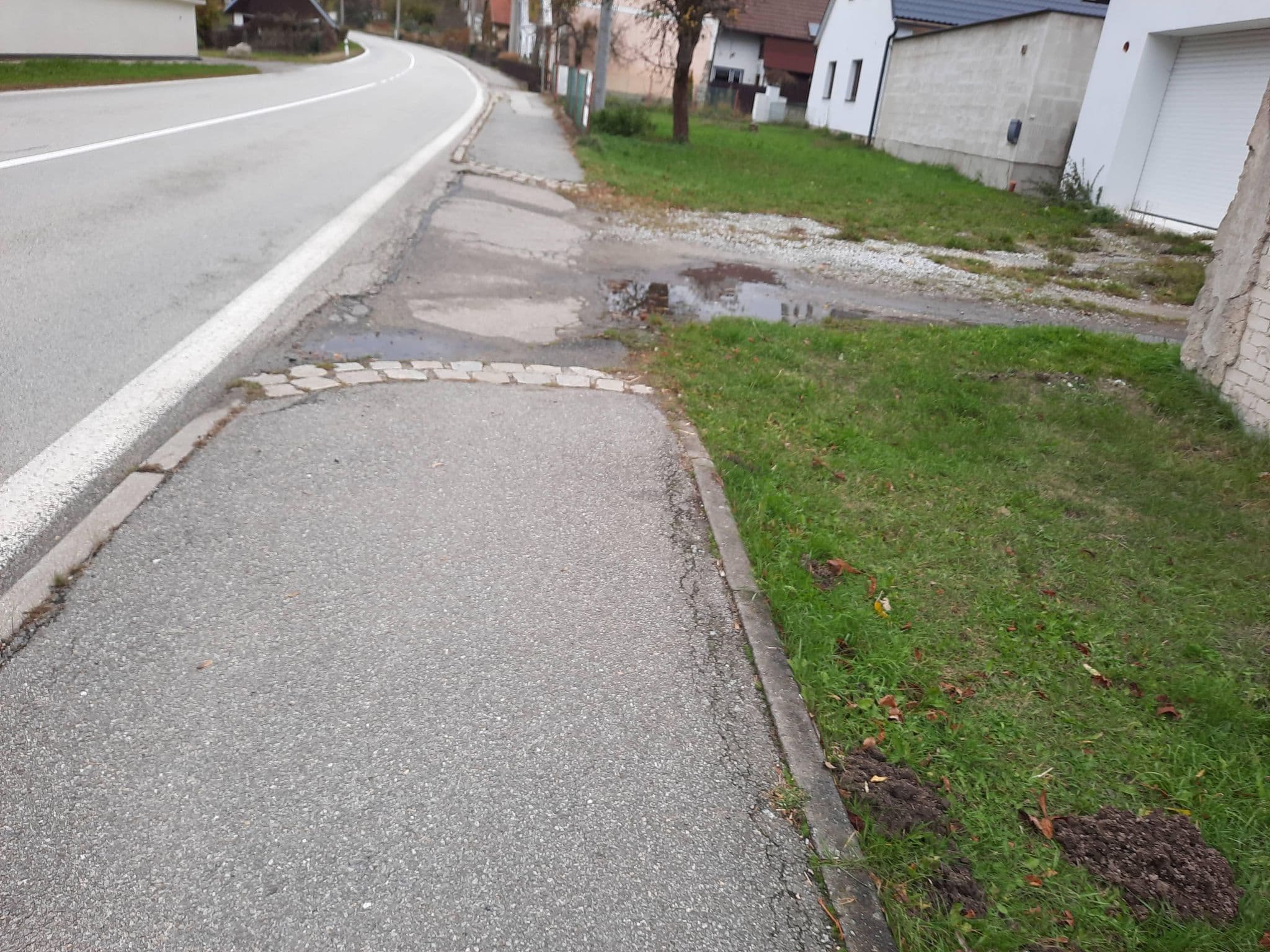 Street view near Penzion Klondike | Valtinov - Ceska Kanada, Kunžak — © ondrejlopatka (CC BY-SA · Mapillary)