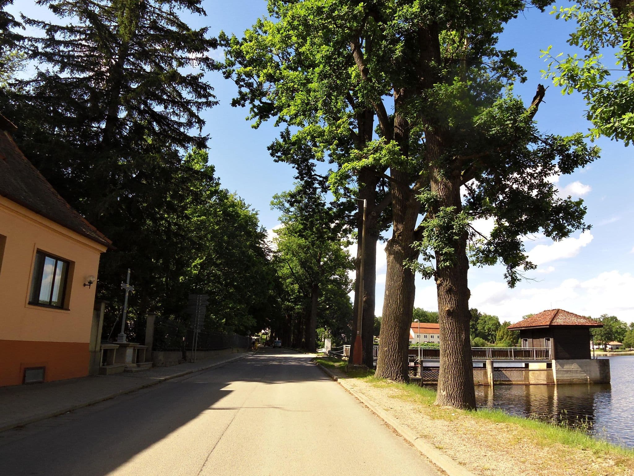 Street view near Penzion Na Hrázi, Chlum u Třeboně — © fell3 (CC BY-SA · Mapillary)